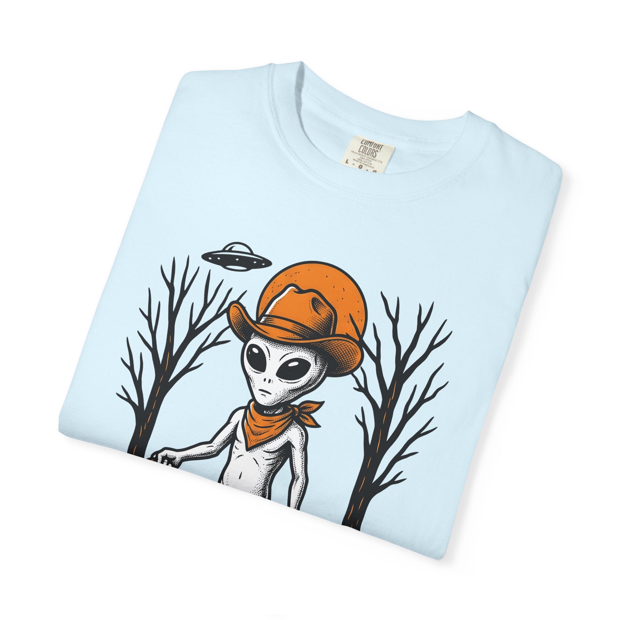 Alien Wrangler Shirt Halloween Futuristic Gift Women Weathered Tee Alien Handler T-Shirt Horror Fan Distressed Tshirt Sci Fi Graphic