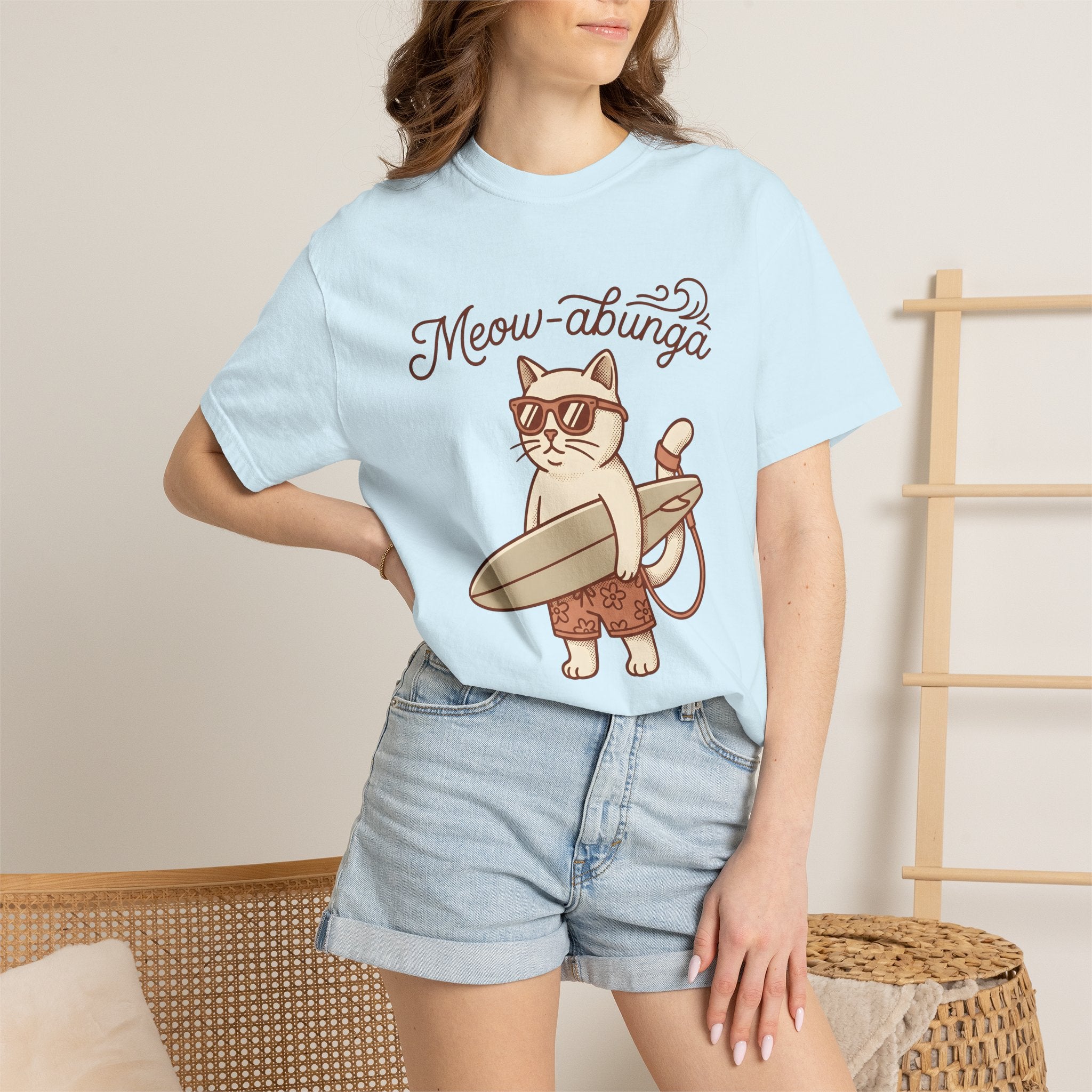 Kitty Surfer Shirt Cat Shore Gift Women Line Art Tee Cat T-Shirt Feline Fan Minimalist Tshirt Beach Graphic Classic Cool Glasses Tshirt