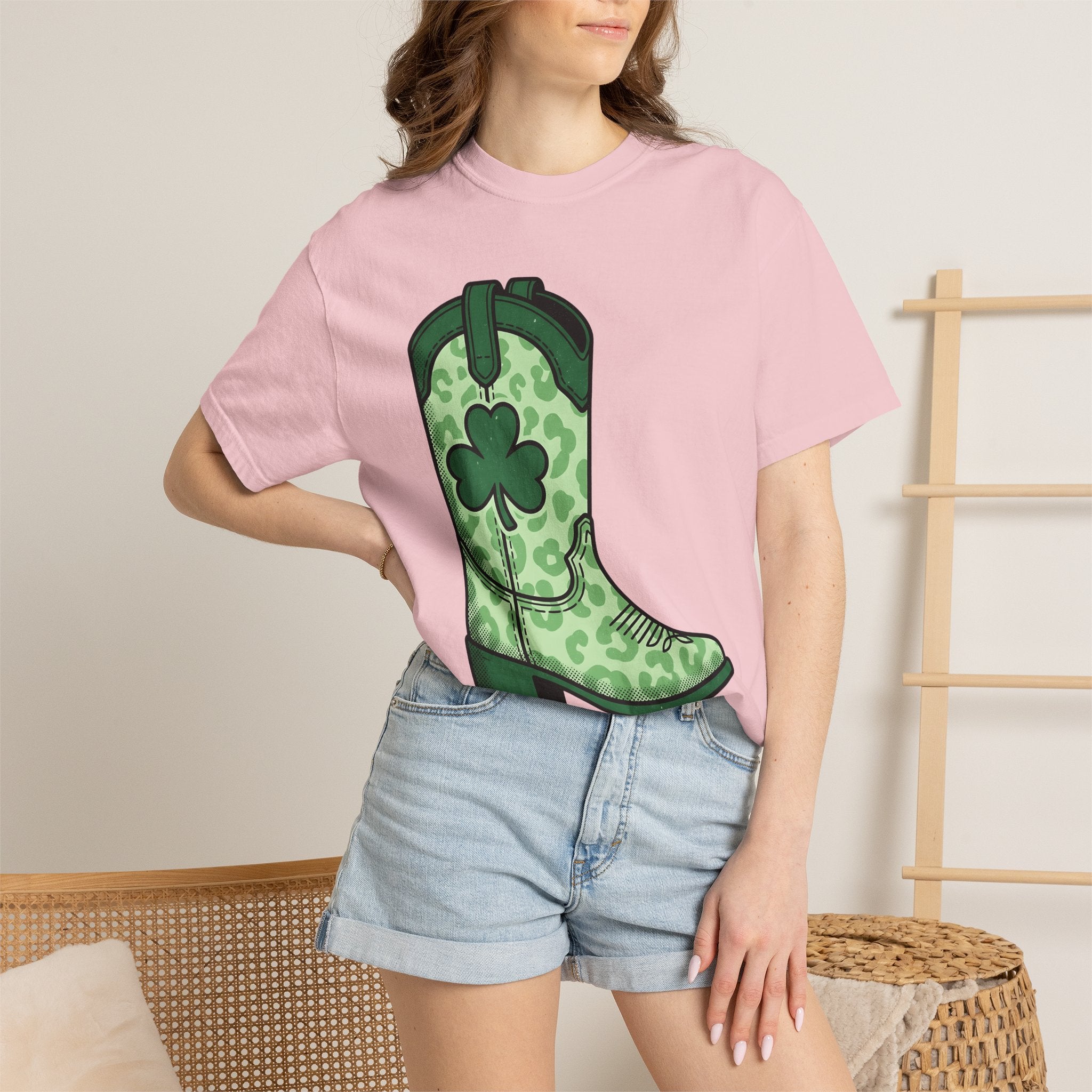 Leather Boot Shirt St Patrick's Day Farm Gift Women Line Art Tee Boot T-Shirt Luck Fan Illustrated Tshirt Ranch Graphic Old School Four Leaf