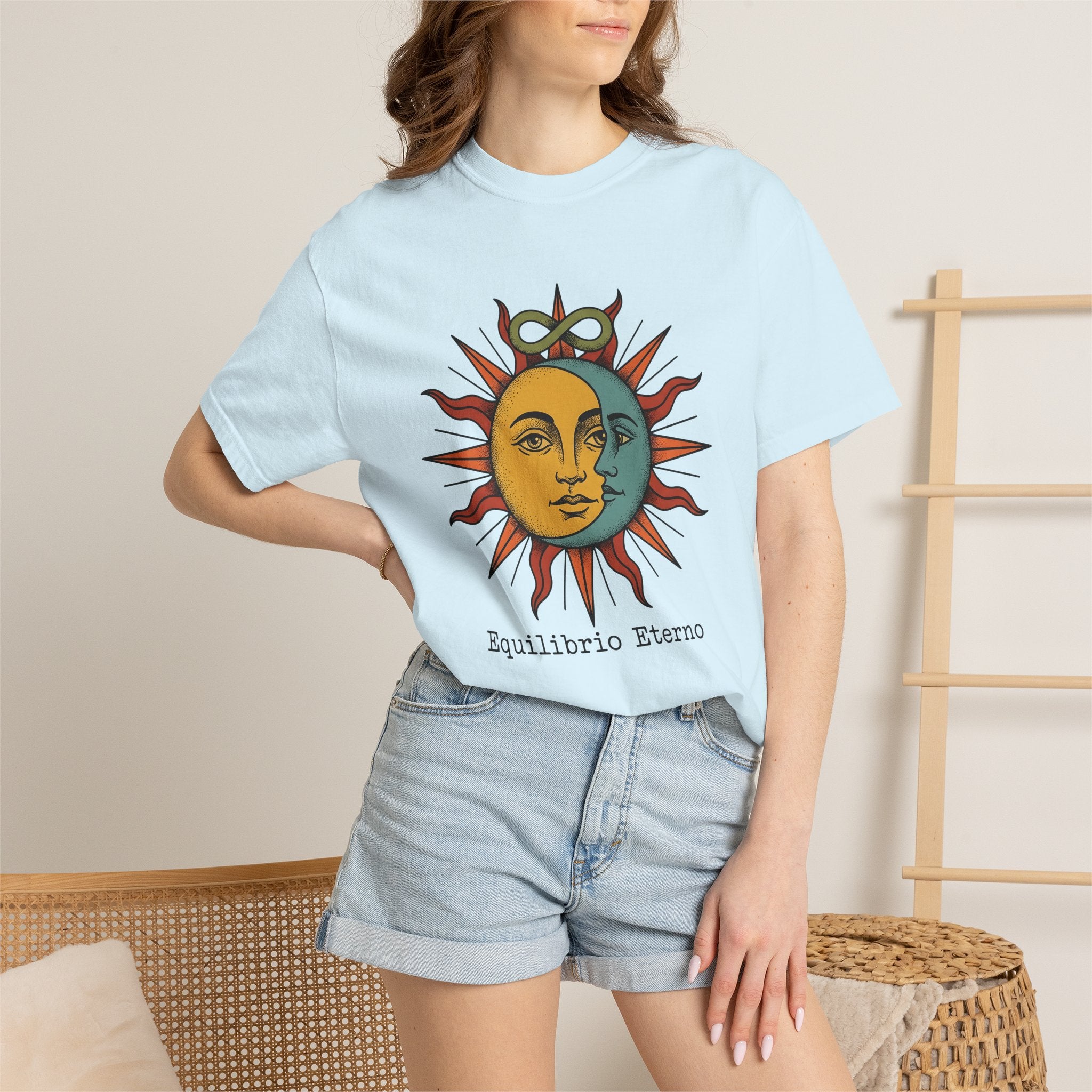 Sun Moon Face Shirt Boho Chic Spiritual Gift Women Celestial Tee Lunar T-Shirt Bohemian Enthusiast Astrology Graphic Tshirt Vintage Infinity