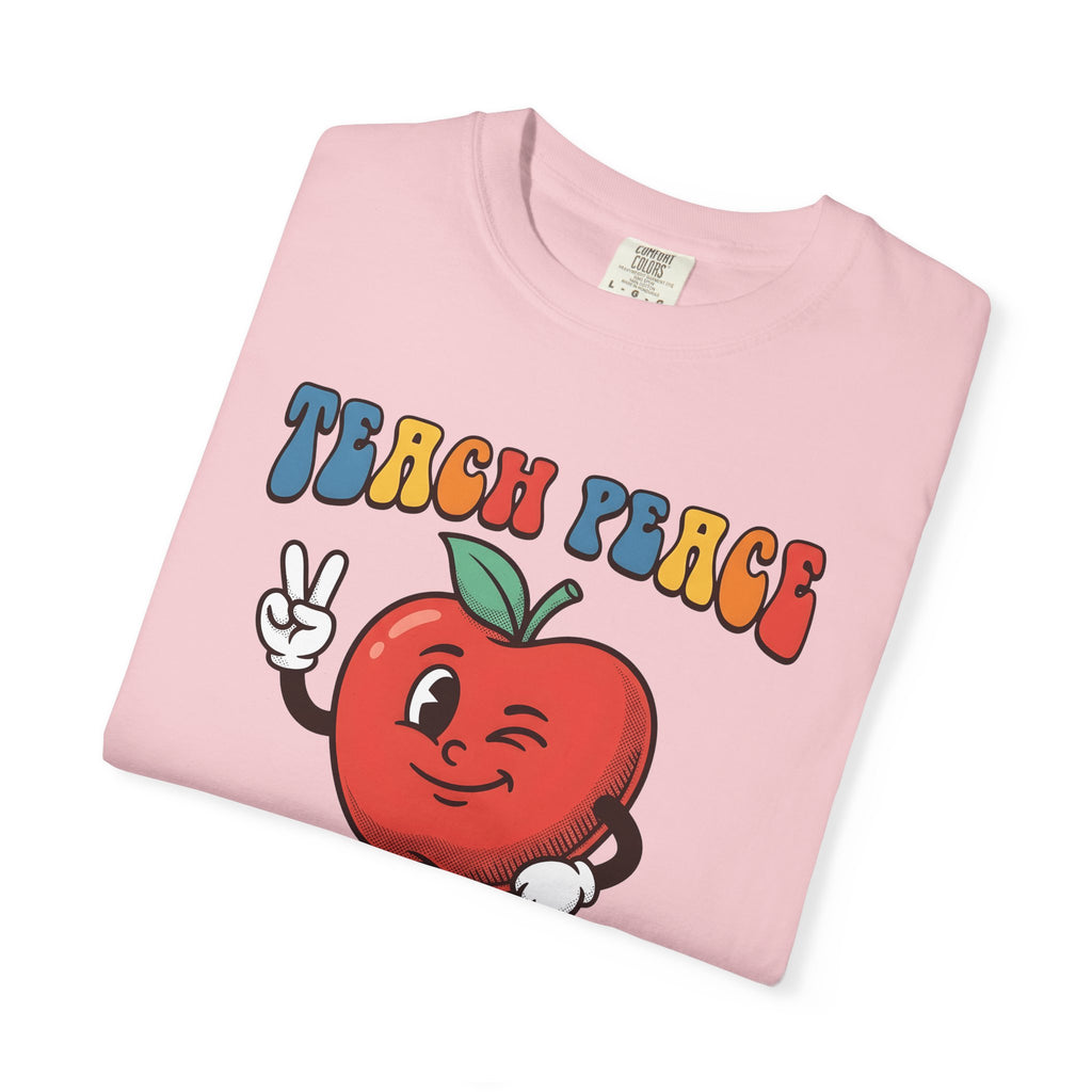 Winking Fruit Character Shirt Teachers Education Gift Women Doodle Tee Fruit Character T-Shirt Educator Enthusiast Cartoon Tshirt Learning