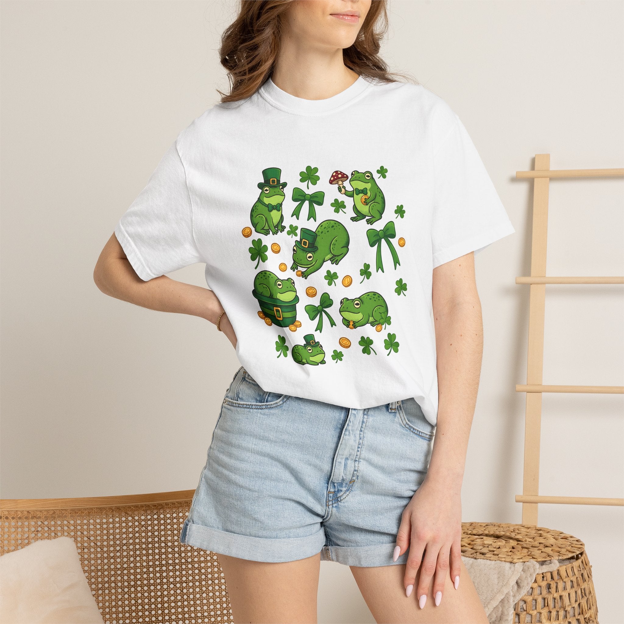 Frog Illustration Shirt St Patrick's Day Wildlife Gift Women Cute Tee Toad T-Shirt Luck Fan Kawaii Tshirt Animal Graphic Comic Clover Tshirt