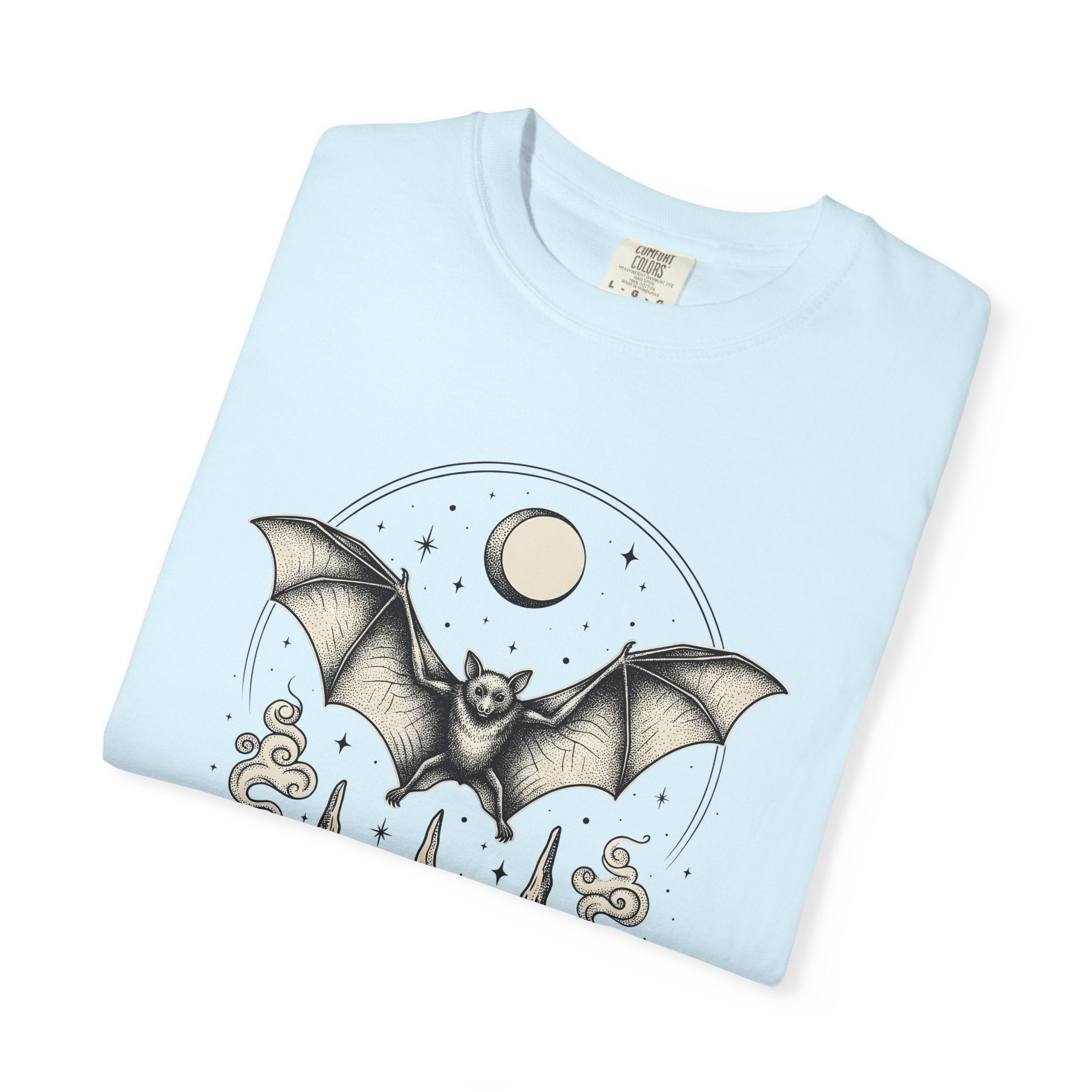 Bat Silhouette Shirt Boho Chic Spooky Gift Women Supernatural Tee Bat T-Shirt Hippie Fan Mystical Tshirt Horror Graphic Classic Night Moon