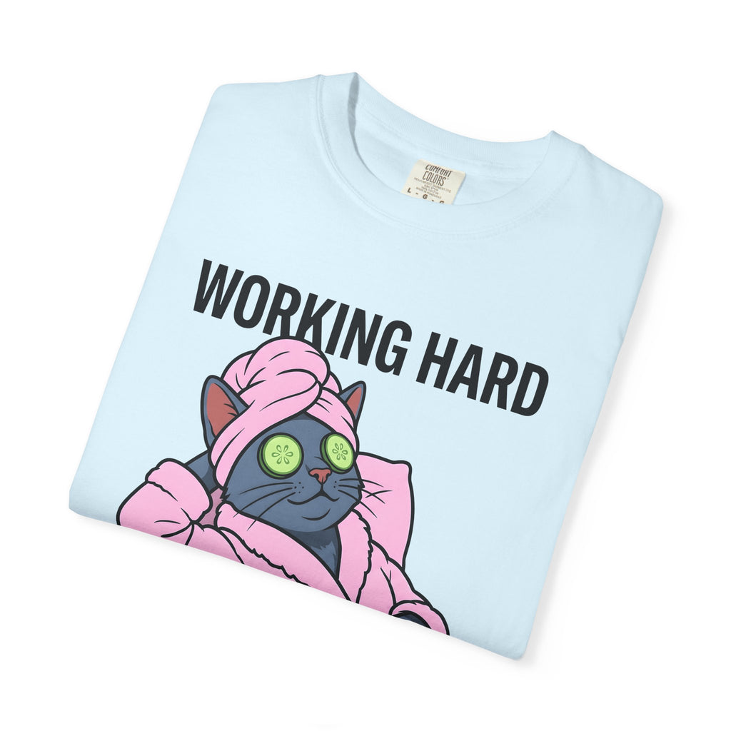 Chilled Cat Shirt Cat Comedy Gift Women Drawing Tee Kitten T-Shirt Cat Fan Cartoon Tshirt Humor Graphic Lighthearted Cucumber Pieces Tshirt