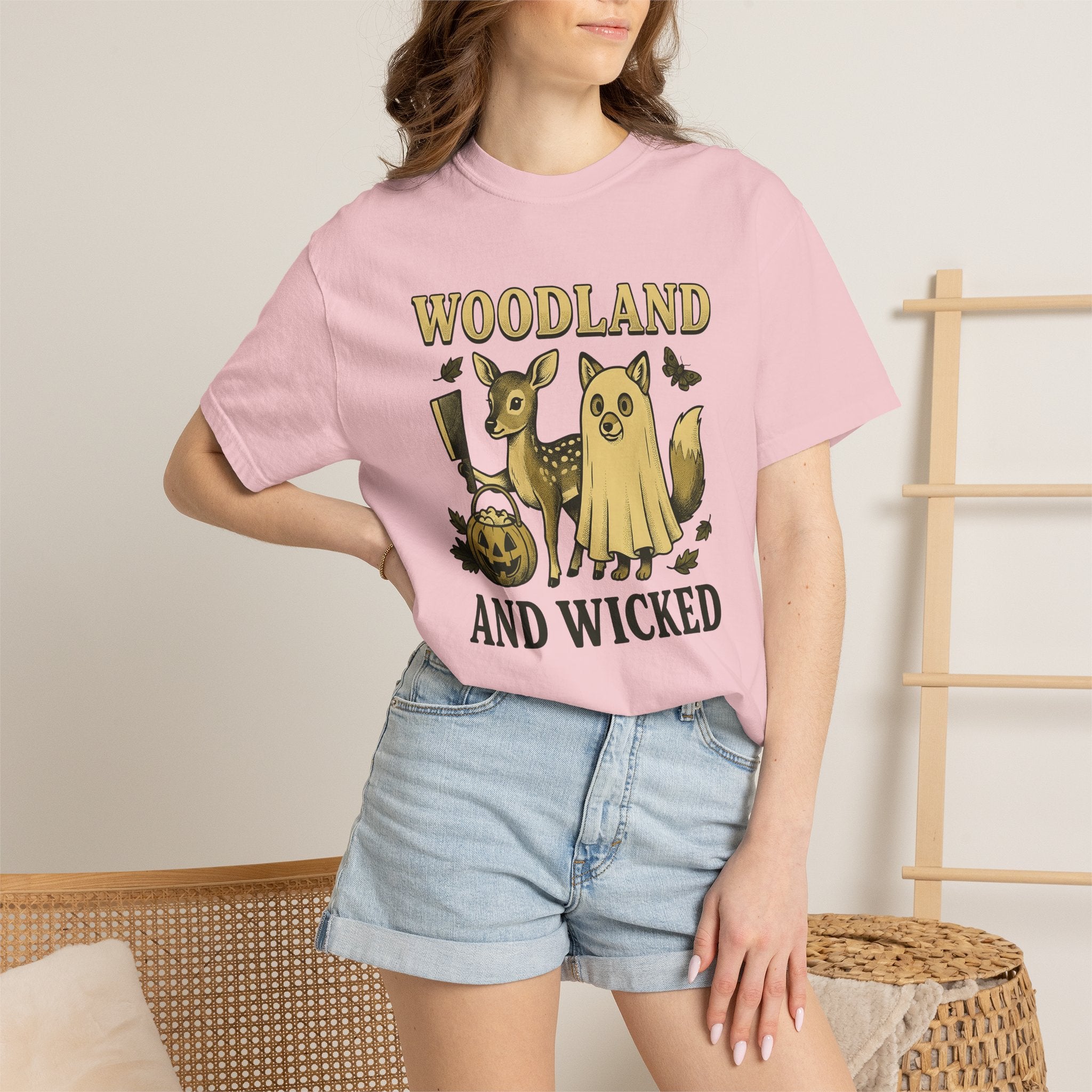 Woodland Animals Shirt Halloween Animals Gift Women Vintage Tee Wildlife T-Shirt Halloween Fan Retro Tshirt Creature Graphic Hand Drawn