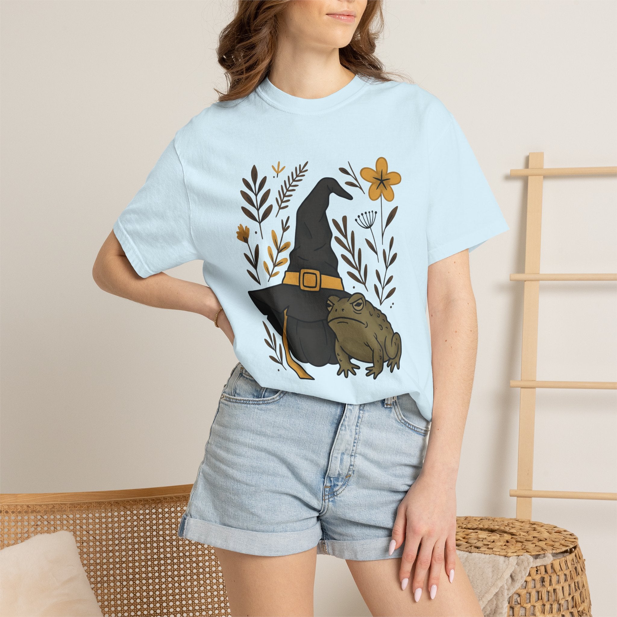 Toad Witch Hat Shirt Halloween Witch Gift Women Bohemian Tee Witch Hat T-Shirt Horror Fan Occult Graphic Tshirt Sketch Flower Tshirt