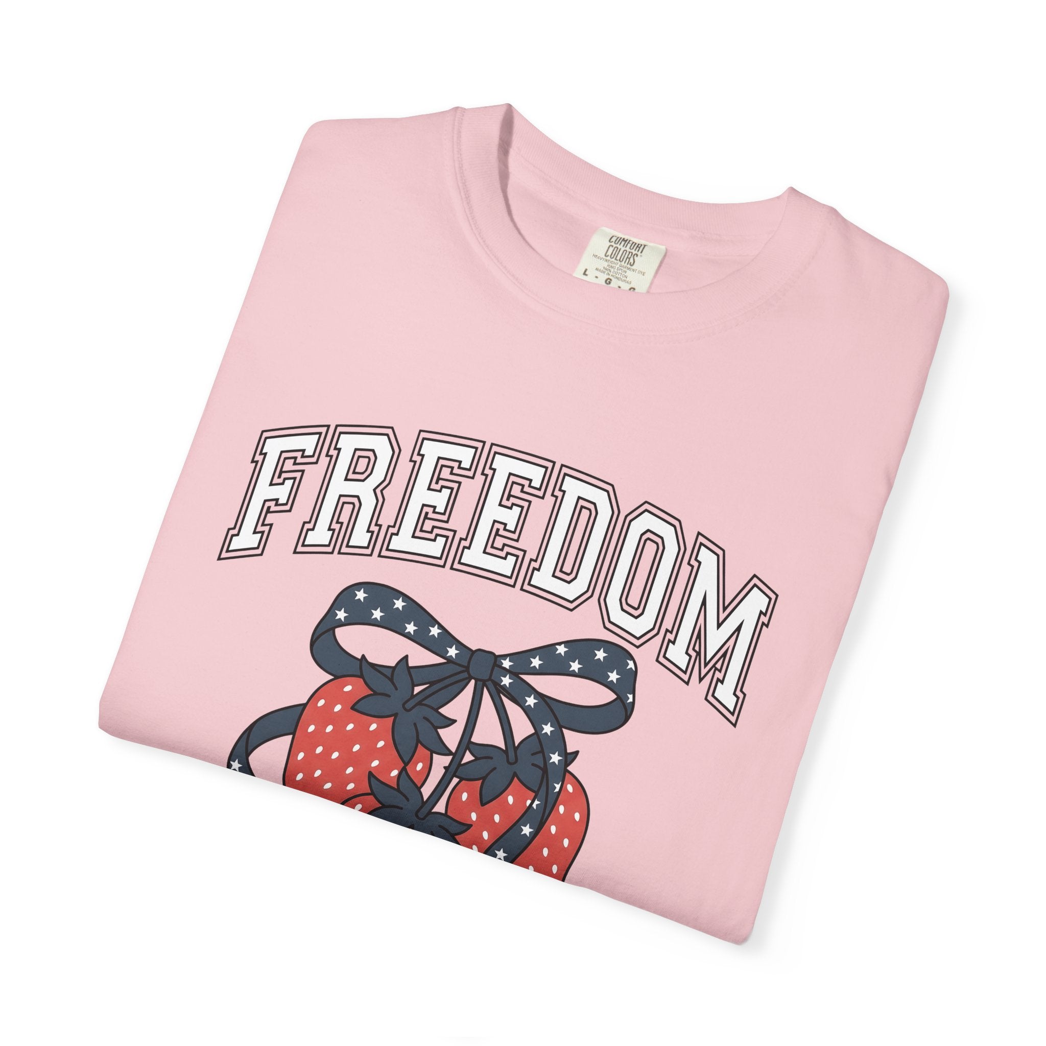 Strawberry Bouquet Shirt America Patriotic Gift Women Vintage Tee Flower Arrangement T-Shirt American Fan Distressed Tshirt Patriotic