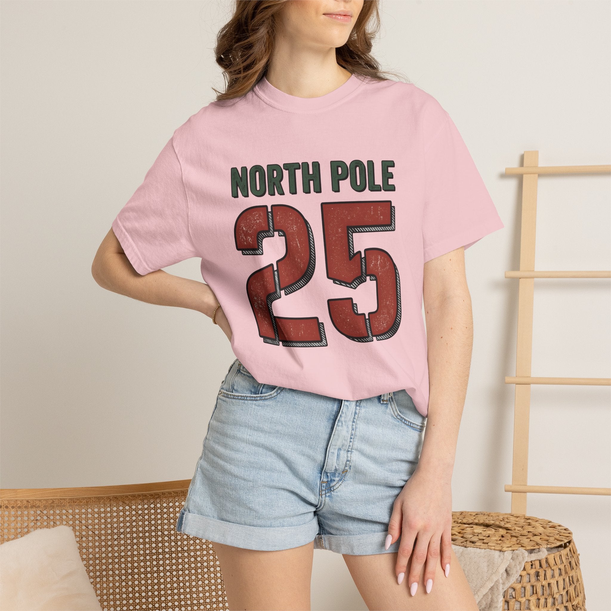 Old Figures Shirt Christmas Celebration Gift Women Weathered Tee Statues T-Shirt Christmas Fan Vintage Tshirt Party Graphic Nostalgic Strong