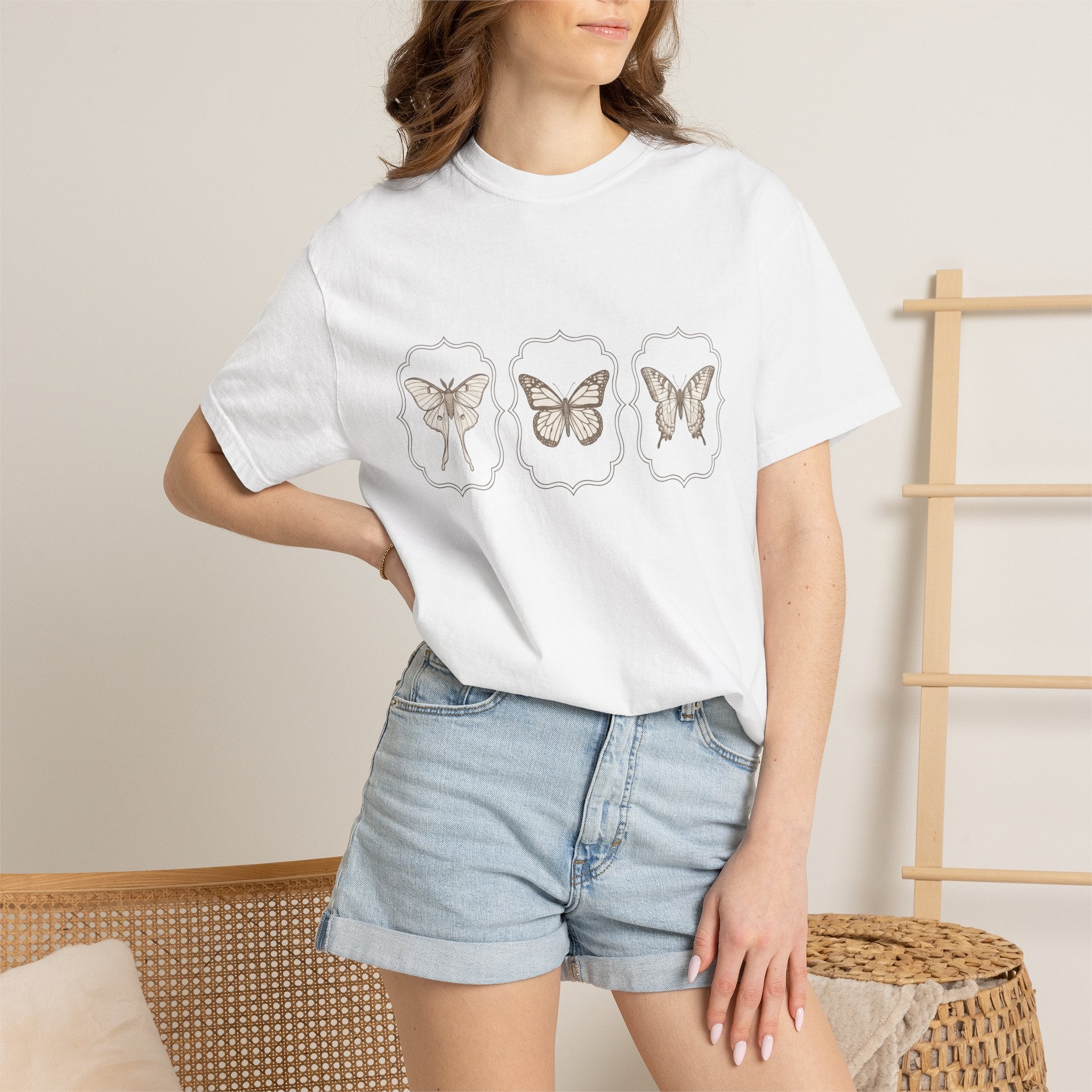 Butterfly Moth Shirt Cottagecore Outdoors Gift Women Sketch Tee Moth T-Shirt Cottagecore Fan Drawing Graphic Simple Vintage Border Tshirt