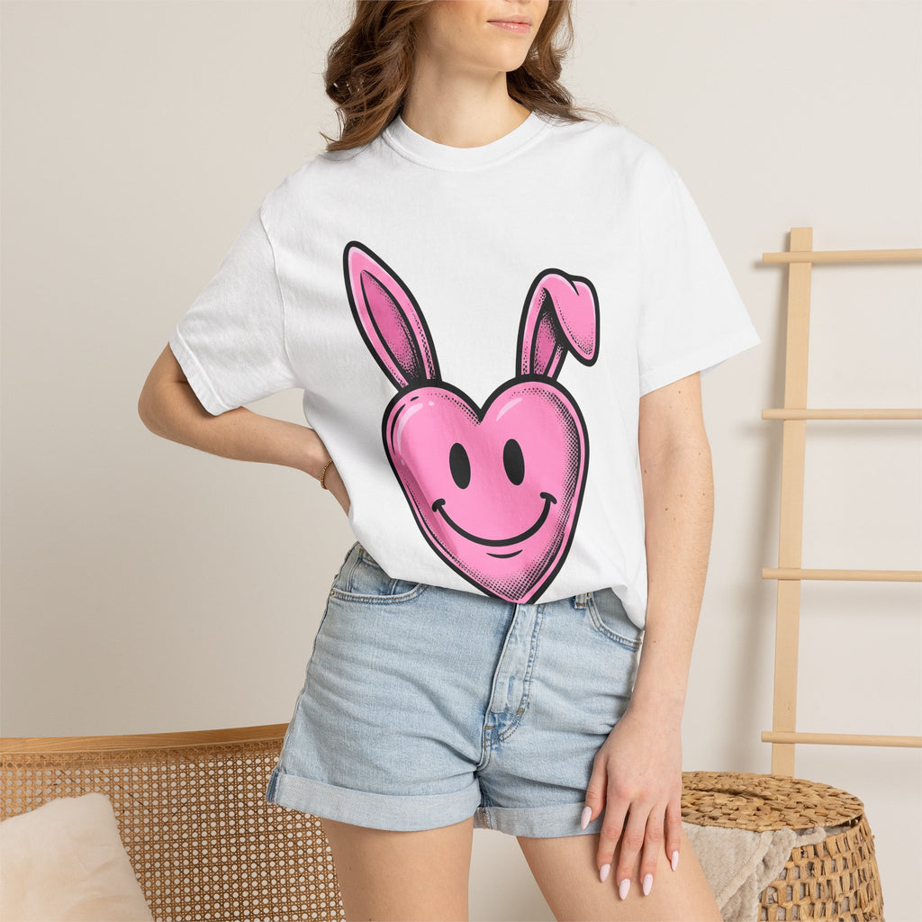 Bunny Heart Shirt Easter Kawaii Gift Women Cartoon Tee Rabbit T-Shirt Easter Fan Cute Tshirt Adorable Illustration Pop Art Smiley Face