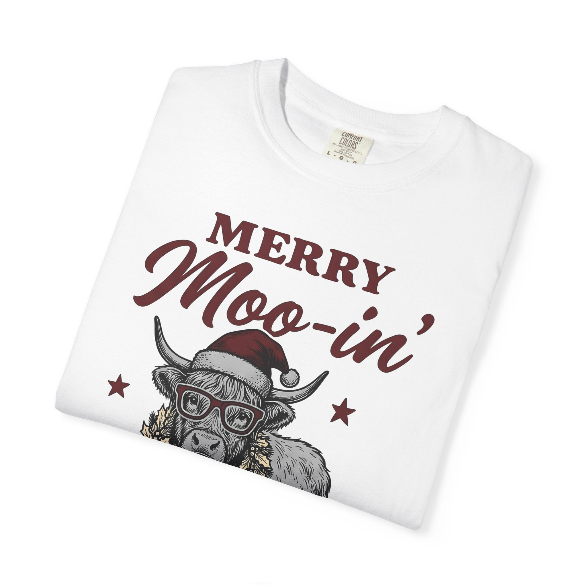 Highland Cow Shirt Christmas Farm Gift Women Hand Drawn Tee Cow T-Shirt Xmas Fan Illustrated Tshirt Ranch Graphic Vintage Santa Hat Tshirt