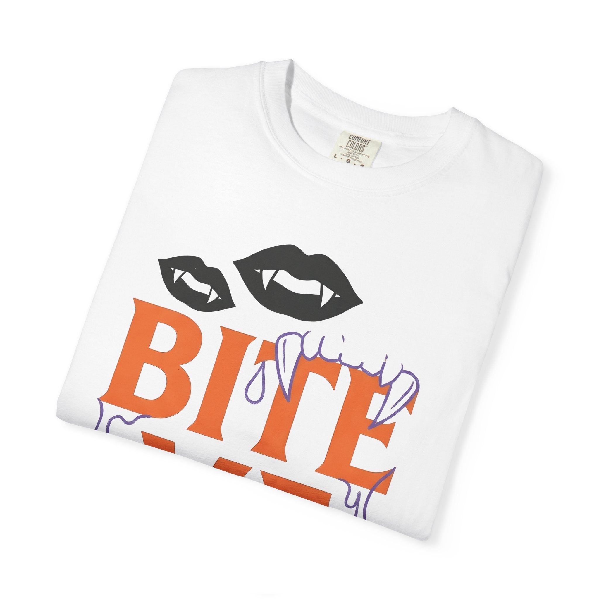 Vampire Bite Shirt Halloween Dark Gift Women Bold Design Tee Fangs T-Shirt Horror Fan Gothic Tshirt Dark Graphic Classic Blood Drip Tshirt