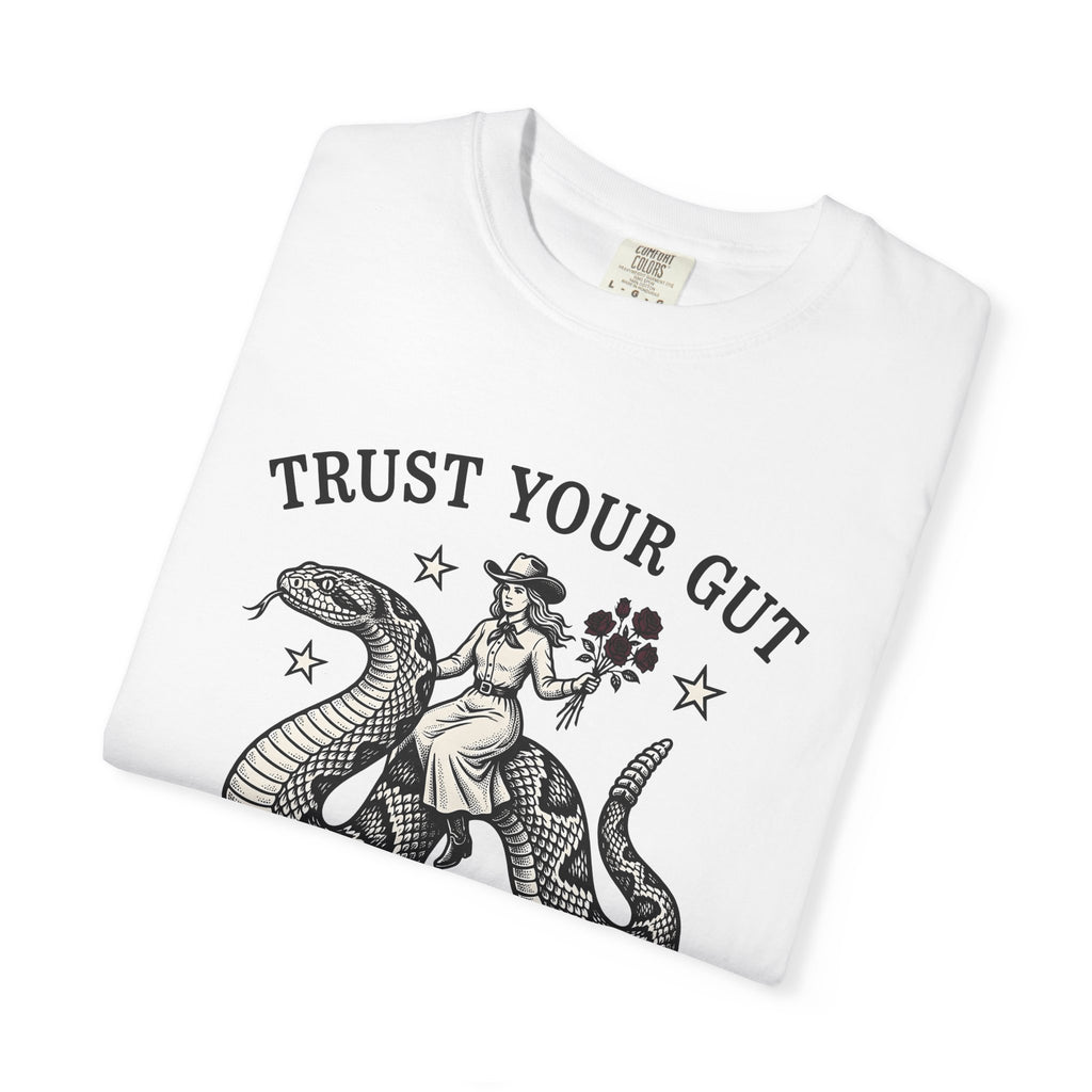 Cowgirl Snake Shirt Cowgirl Western Gift Women Vintage Tee Rattlesnake T-Shirt Rodeo Fan Retro Tshirt Cowboy Graphic Hand Drawn Roses Tshirt