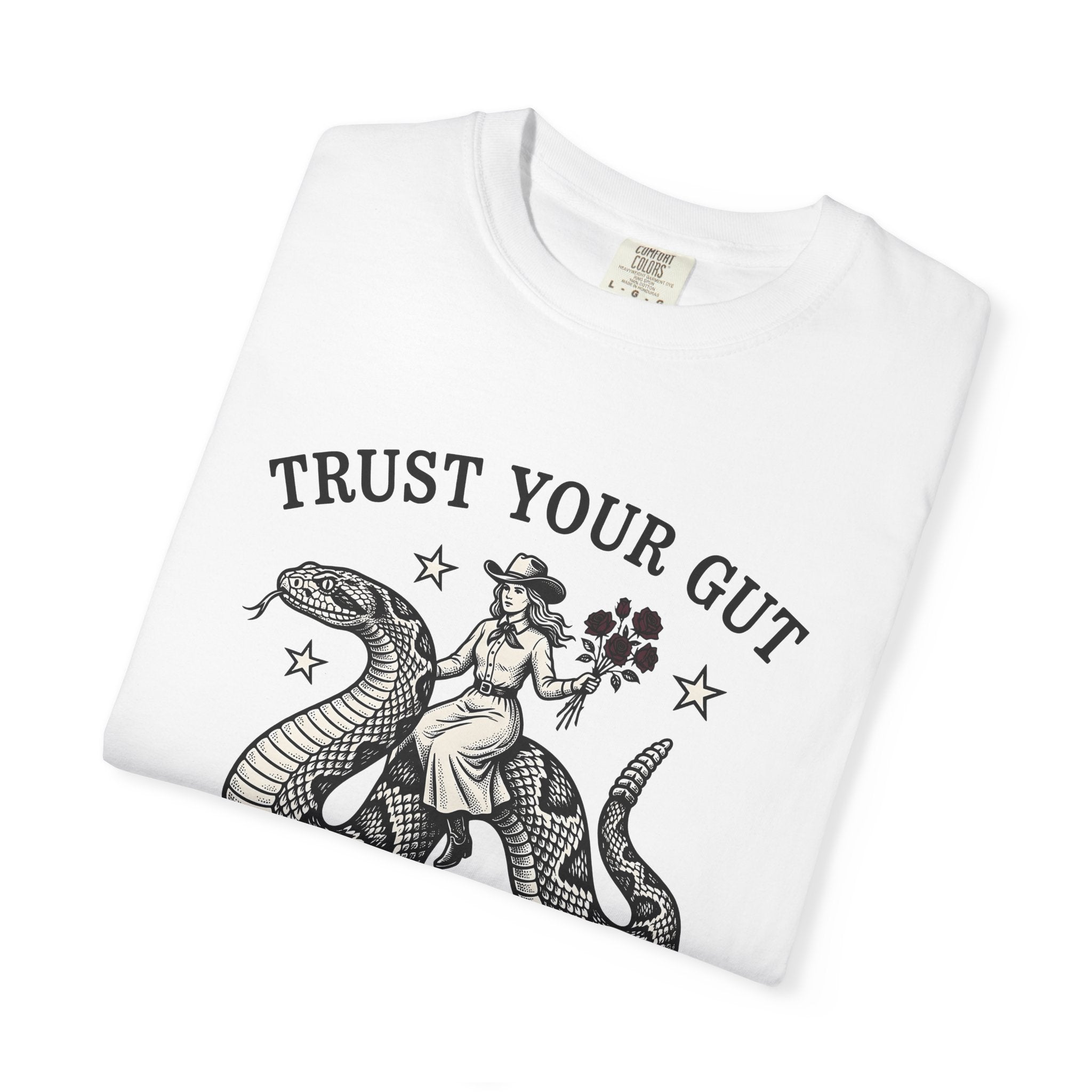Cowgirl Snake Shirt Cowgirl Western Gift Women Vintage Tee Rattlesnake T-Shirt Rodeo Fan Retro Tshirt Cowboy Graphic Hand Drawn Roses Tshirt