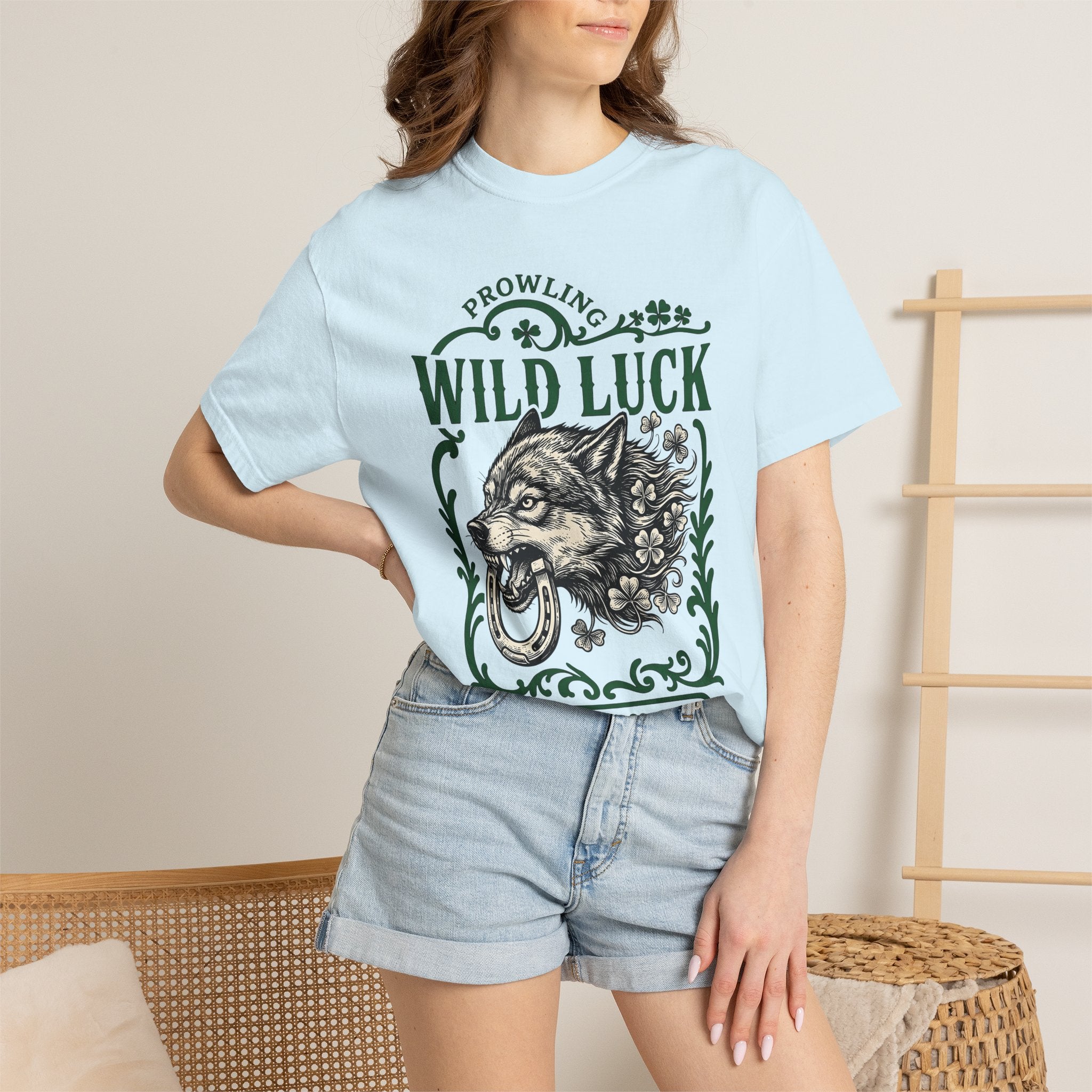 Wolf Head Shirt St Patrick's Day Animal Gift Women Tattoo Tee Wolf T-Shirt Luck Fan Traditional Tshirt Creature Graphic Vintage Horseshoe