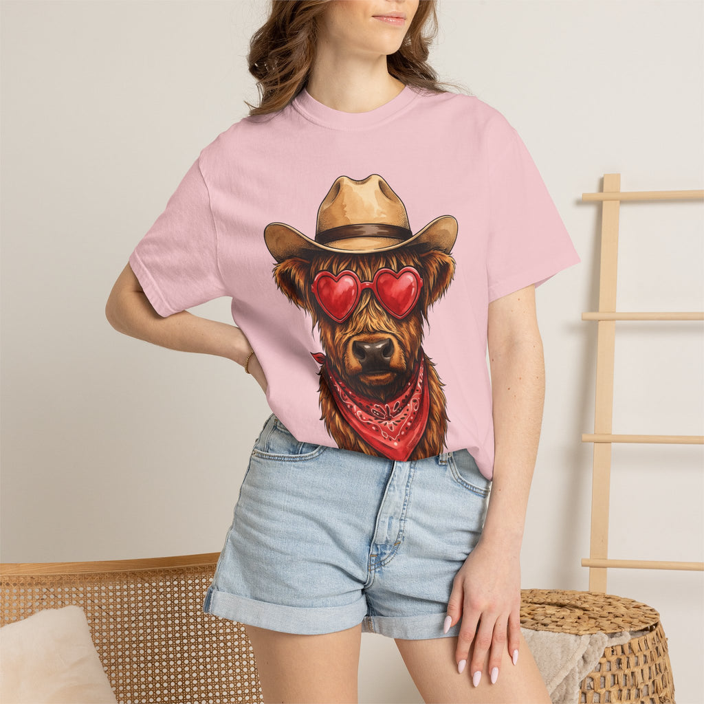 Scottish Cow Shirt Cowgirl Cowboy Gift Women Bohemian Tee Highland Cow T-Shirt Rodeo Fan Western Tshirt Cowboy Graphic Retro Heart Glasses