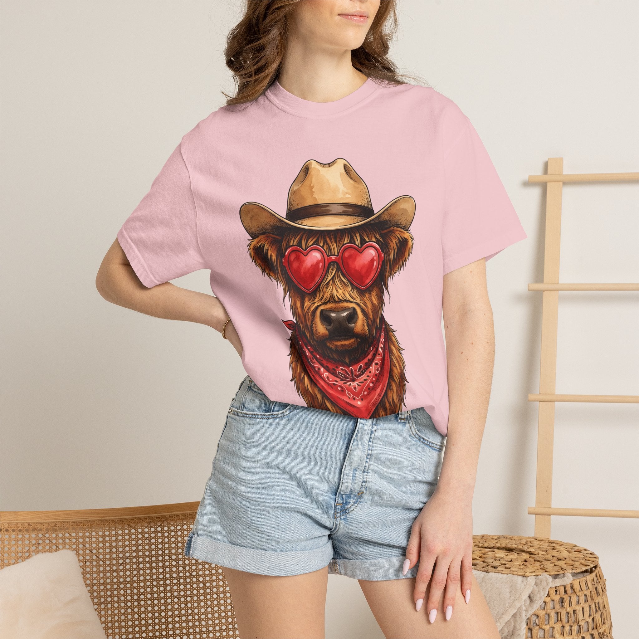 Scottish Cow Shirt Cowgirl Cowboy Gift Women Bohemian Tee Highland Cow T-Shirt Rodeo Fan Western Tshirt Cowboy Graphic Retro Heart Glasses
