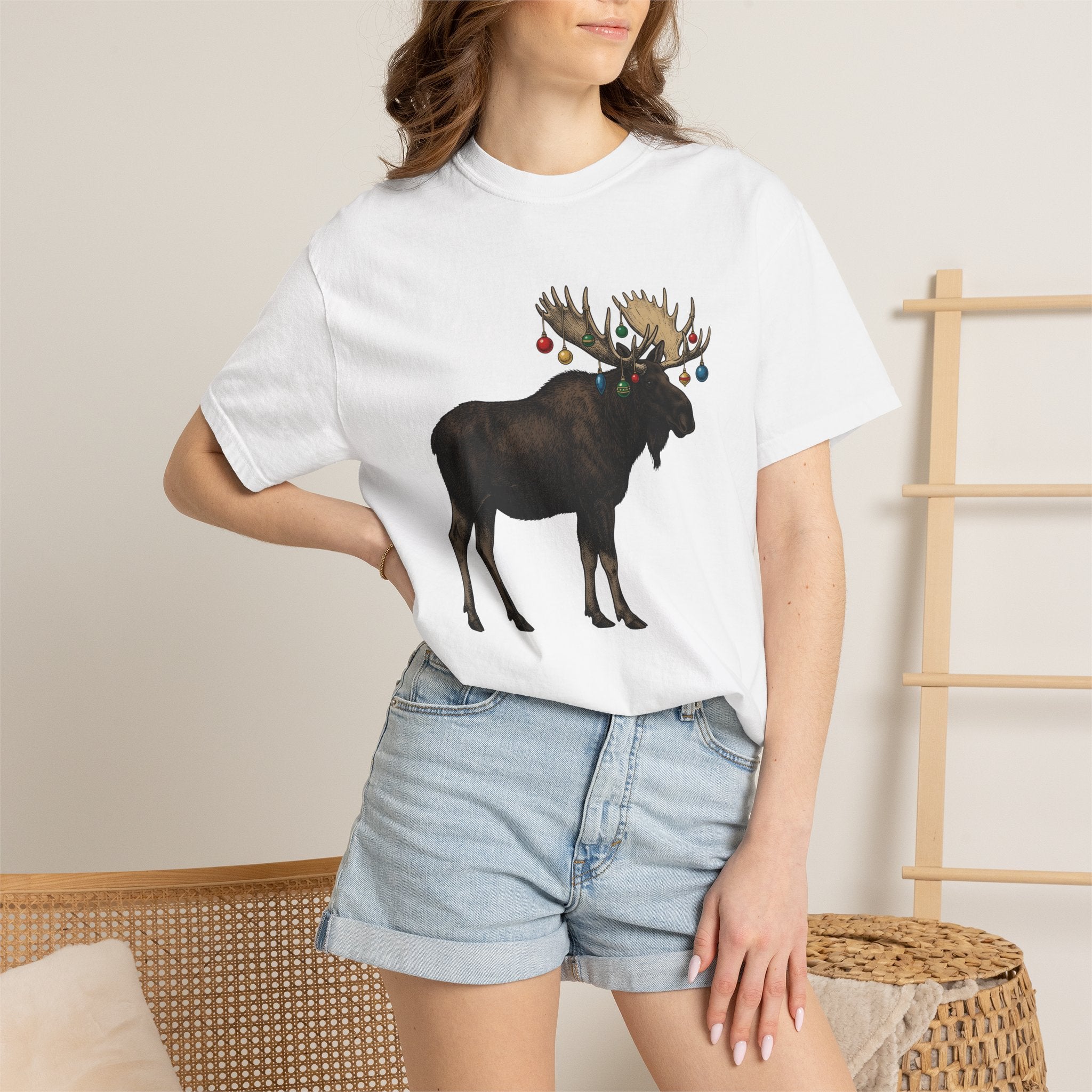 Elk Shirt Christmas Wildlife Gift Women Retro Tee Wapiti T-Shirt Xmas Fan Holiday Tshirt Wildlife Graphic Sketch Baubles Tshirt
