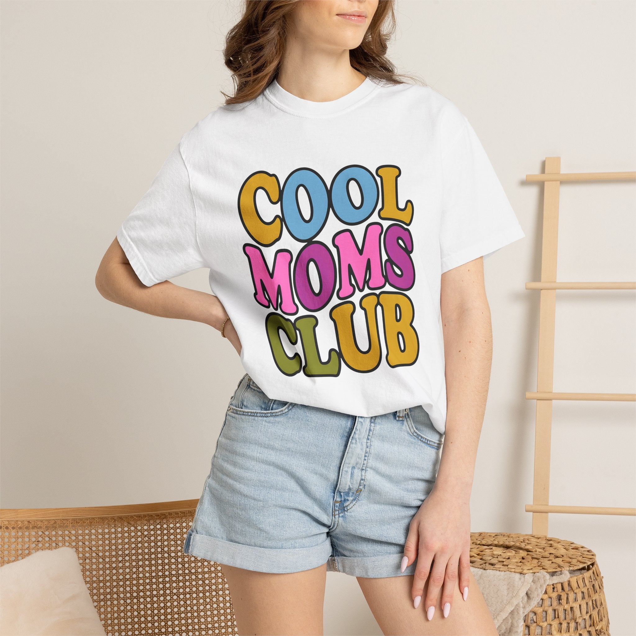 Bold Retro Text Shirt Moms Family Gift Women Colorful Tee Typography T-Shirt Motherhood Fan Artistic Tshirt Clan Graphic Vintage Club Theme