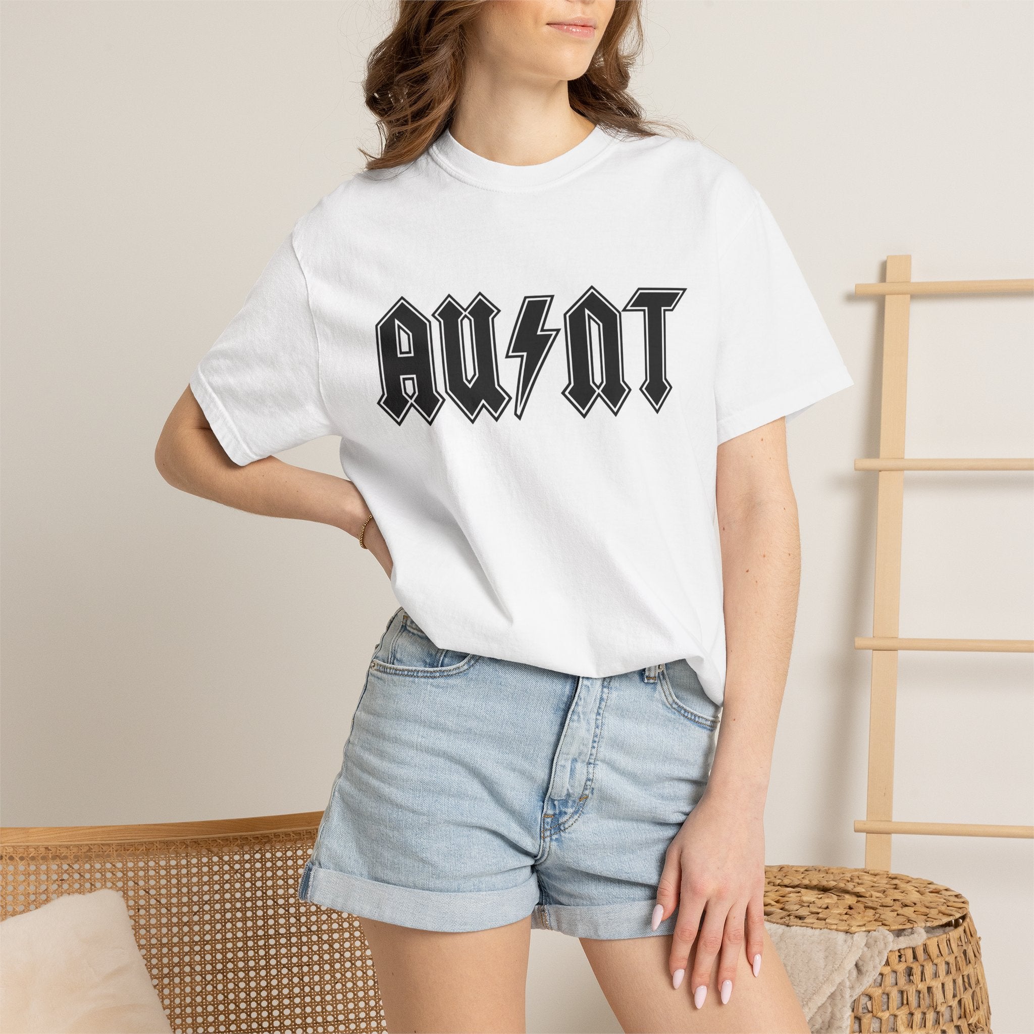 Bold Script Shirt Aunt Audio Gift Women Metal Tee Calligraphy T-Shirt Auntie Fan Gothic Tshirt Sound Graphic Old School Flash Bolt Tshirt