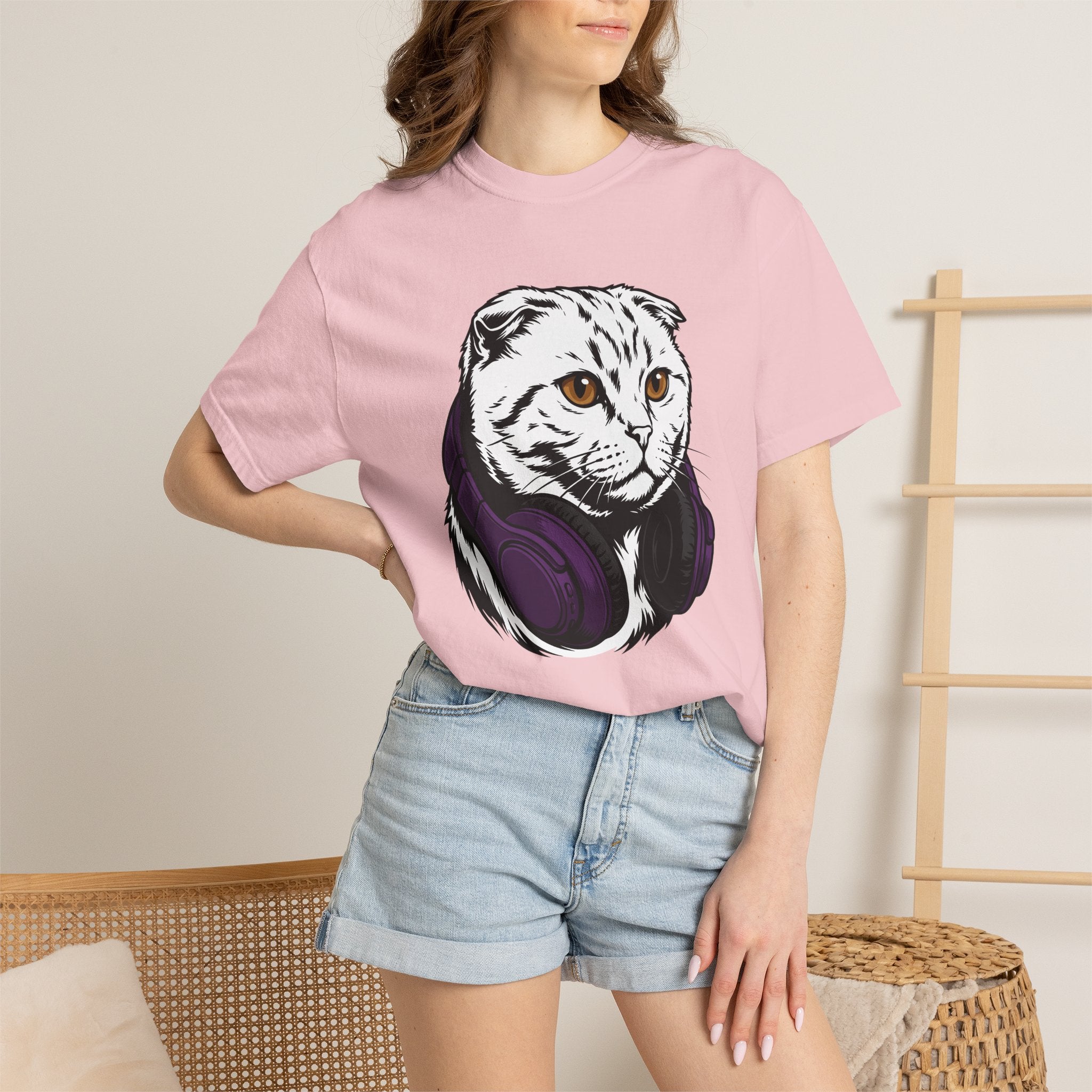 Cat Headphones Shirt Cat Music Gift Women Bold Graphic Tee Kitty Headphones T-Shirt Feline Fan Cat Graphic Tshirt Melody Graphic Music