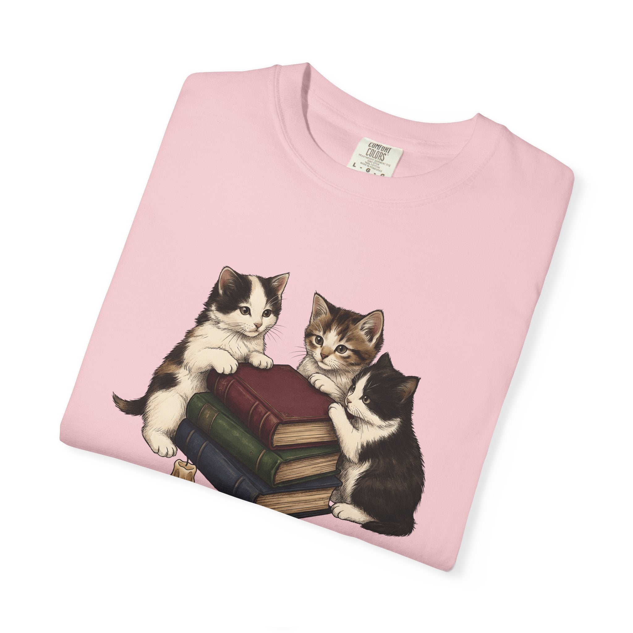 Kitten Stack Shirt Cat Bookworm Gift Women Hand Drawn Tee Kitten Pile T-Shirt Cat Fan Illustrated Design Book Graphic Vintage Books Tshirt