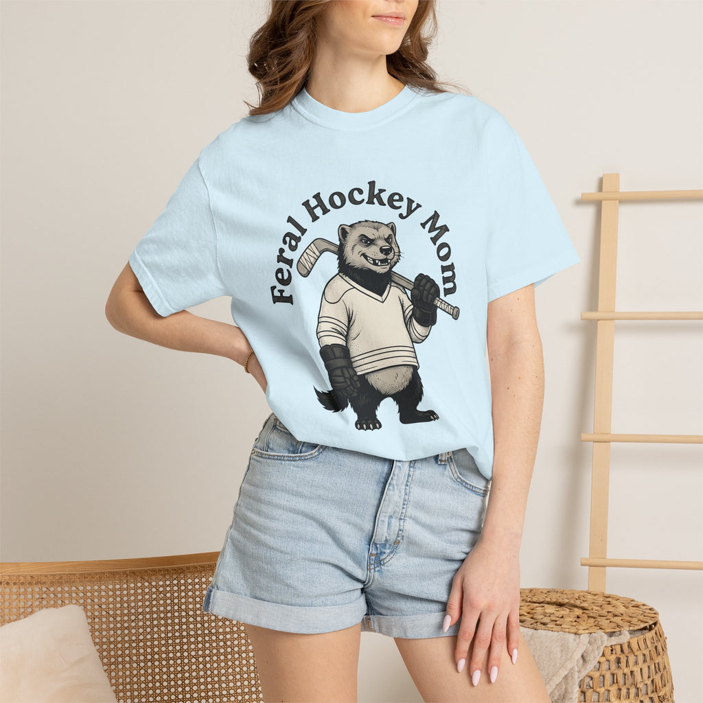 Wolverine Hockey Shirt Moms Games Gift Women Distressed Tee Hockey T-Shirt Mom Fan Vintage Tshirt Gaming Graphic Doodle Hockey Stick Tshirt
