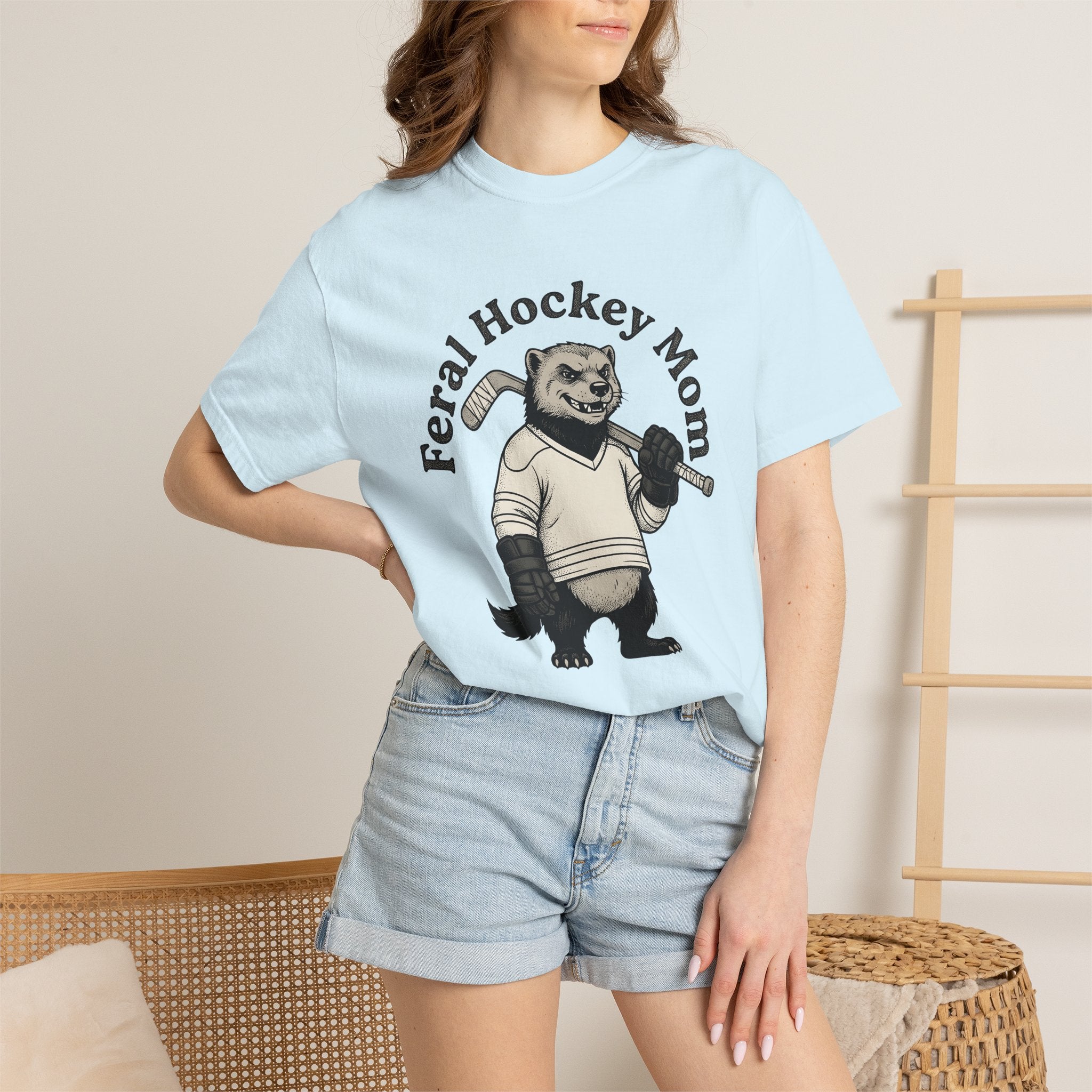 Wolverine Hockey Shirt Moms Games Gift Women Distressed Tee Hockey T-Shirt Mom Fan Vintage Tshirt Gaming Graphic Doodle Hockey Stick Tshirt