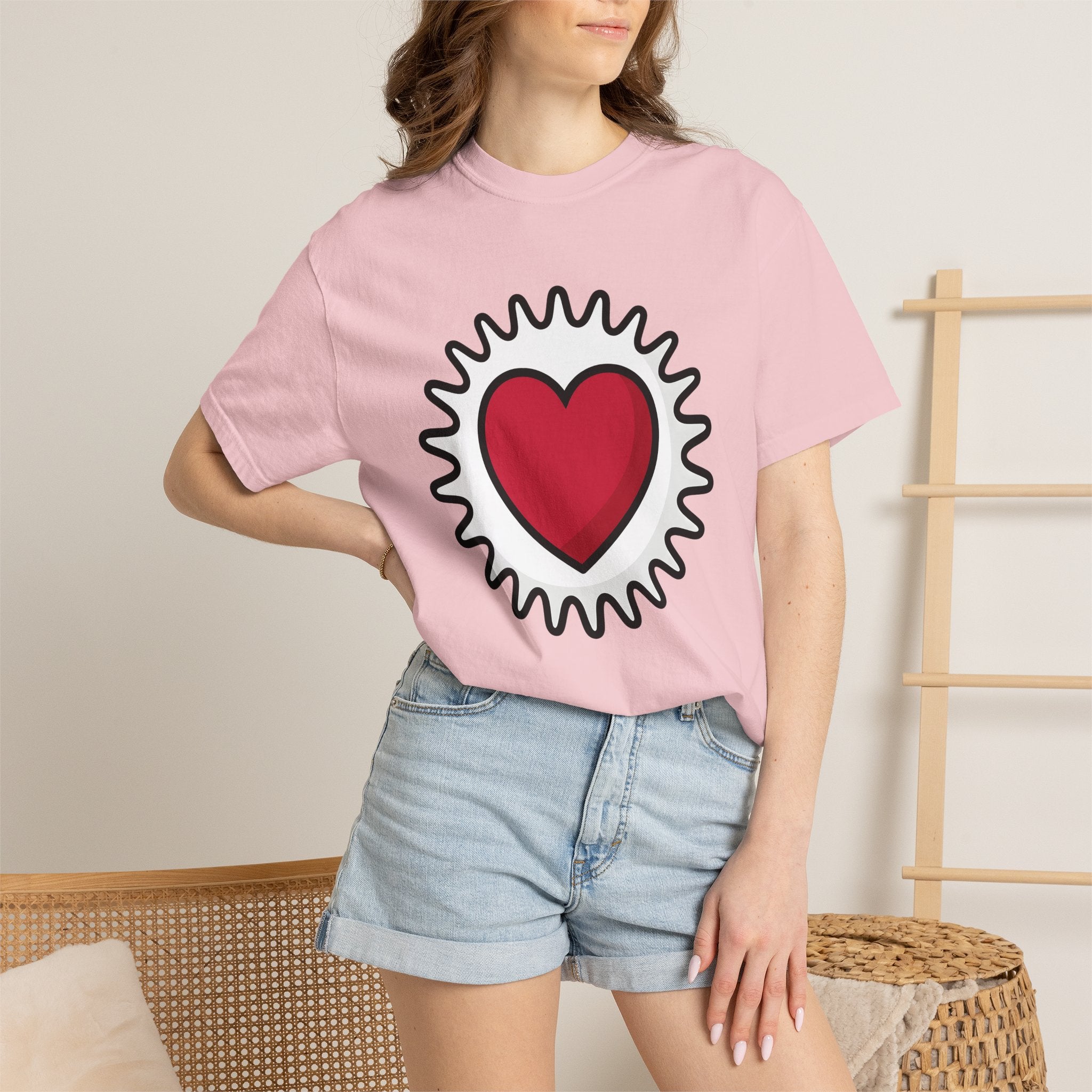Heart Graphic Shirt Boho Chic Love Gift Women Bold Tee Heart T-Shirt Hippie Fan Graphic Tshirt Affection Illustration Minimal Sunburst