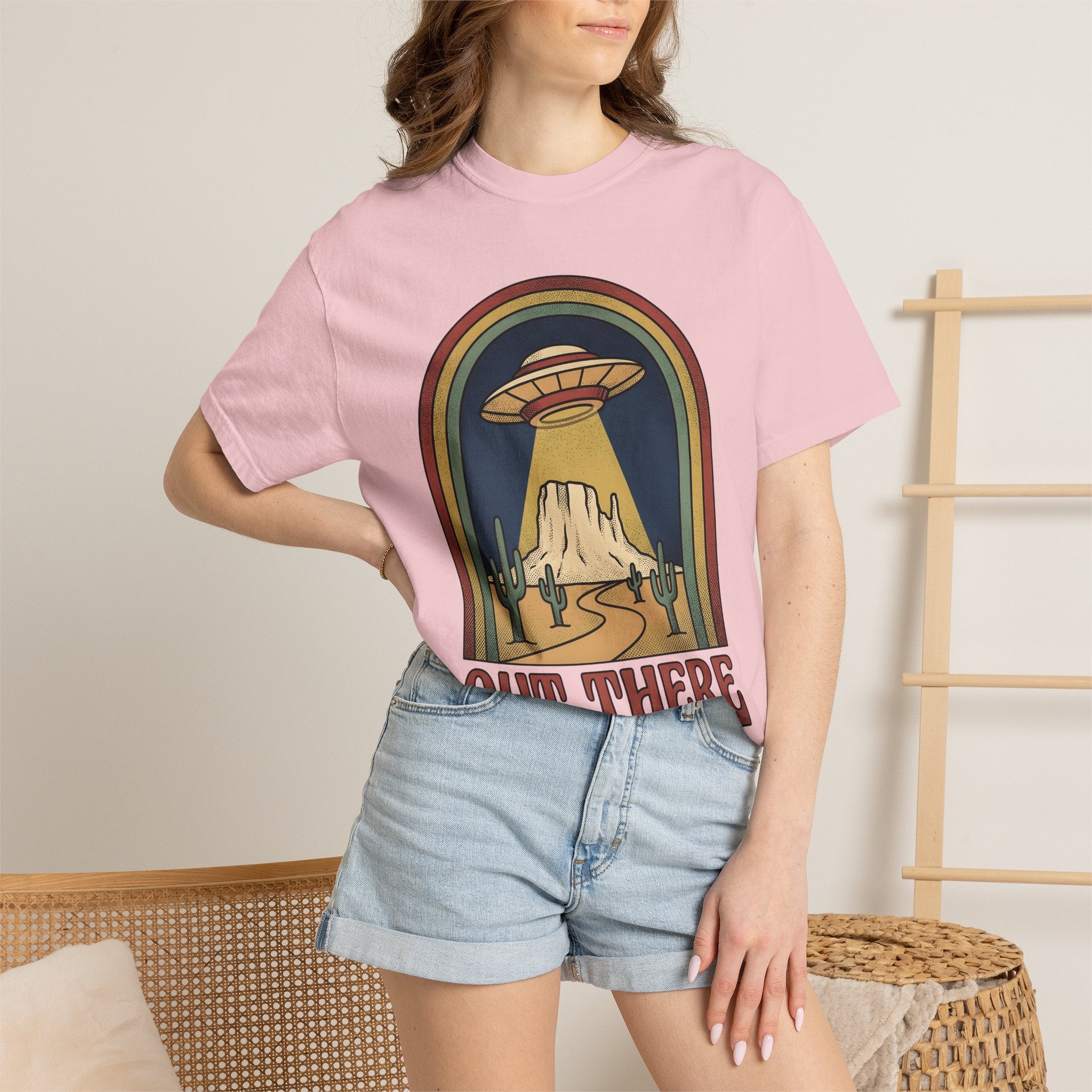Flying Saucer Desert Shirt Alien Hiking Gift Women Hand Drawn Tee Ufo T-Shirt Extraterrestrial Fan Illustrated Graphic Trekker Design Retro