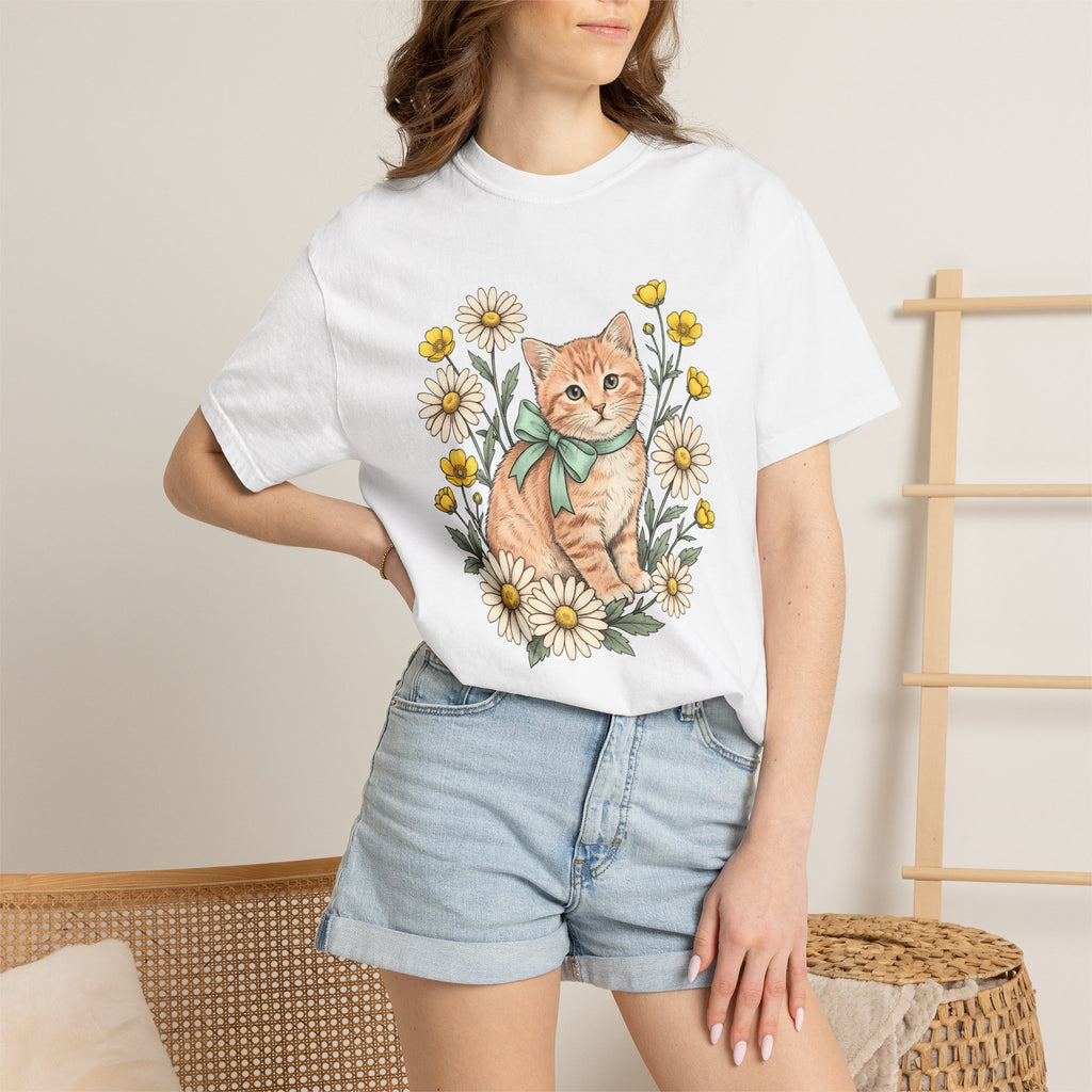 Tabby Cat Shirt Easter Floral Gift Women Hand Drawn Tee Kitten T-Shirt Easter Fan Illustrated Tshirt Floral Graphic Vintage Daisies Tshirt