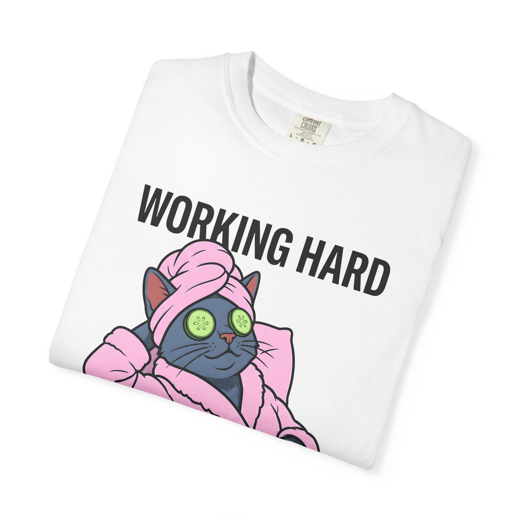 Chilled Cat Shirt Cat Comedy Gift Women Drawing Tee Kitten T-Shirt Cat Fan Cartoon Tshirt Humor Graphic Lighthearted Cucumber Pieces Tshirt