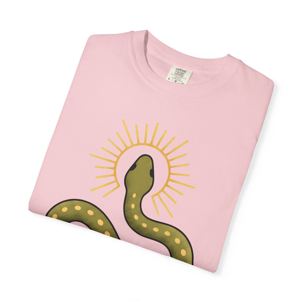 Snake Design Shirt Animal Magical Gift Women Hippie Tee Serpent T-Shirt Animal Fan Boho Tshirt Mystical Graphic Simple Rays Tshirt