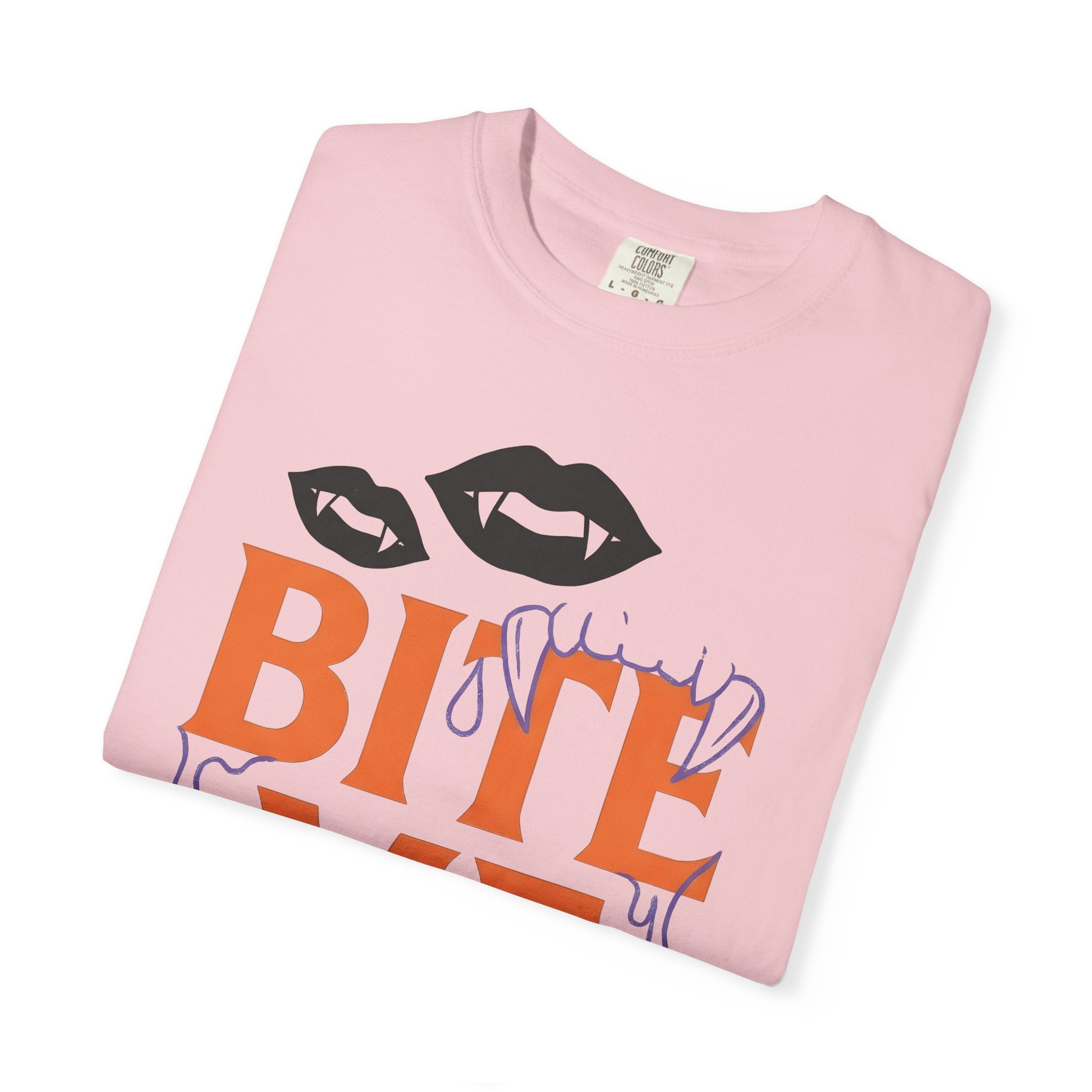 Vampire Bite Shirt Halloween Dark Gift Women Bold Design Tee Fangs T-Shirt Horror Fan Gothic Tshirt Dark Graphic Classic Blood Drip Tshirt