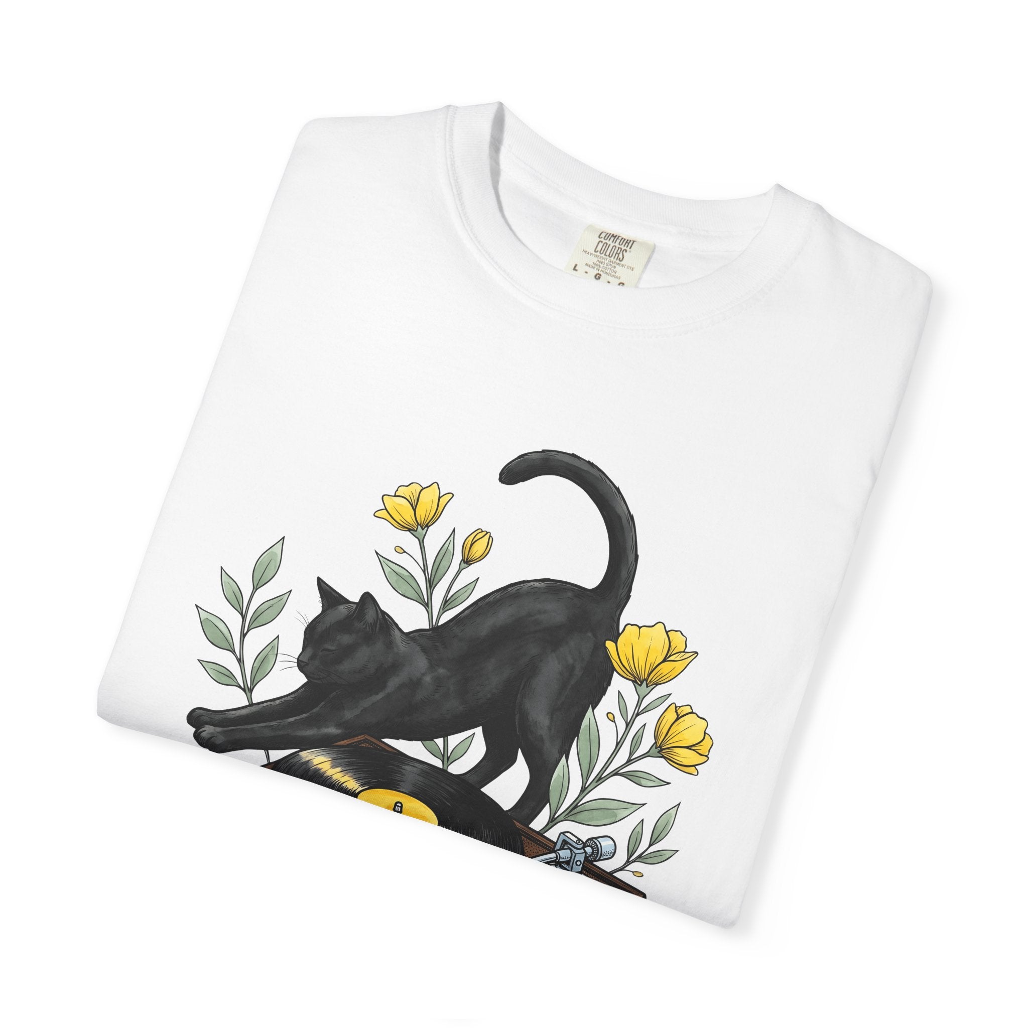 Black Cat Shirt Cat Music Gift Women Hand Drawn Tee Kitty T-Shirt Feline Fan Illustrated Graphic Musician Design Vintage Record Player