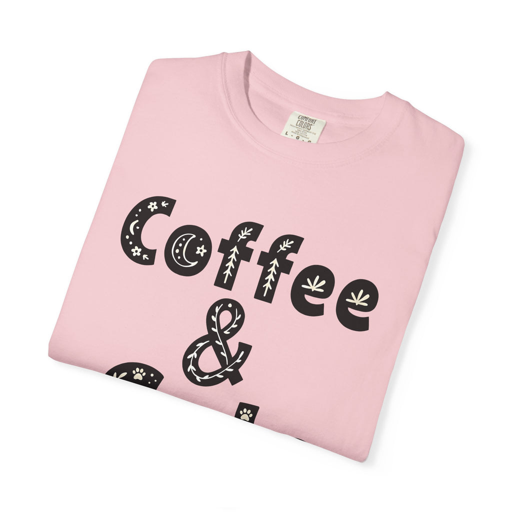 Coffee Cat Shirt Coffee Pet Gift Women Boho Tee Kitty Cat T-Shirt Coffee Fan Feline Graphic Tshirt Whimsical Paw Print Tshirt
