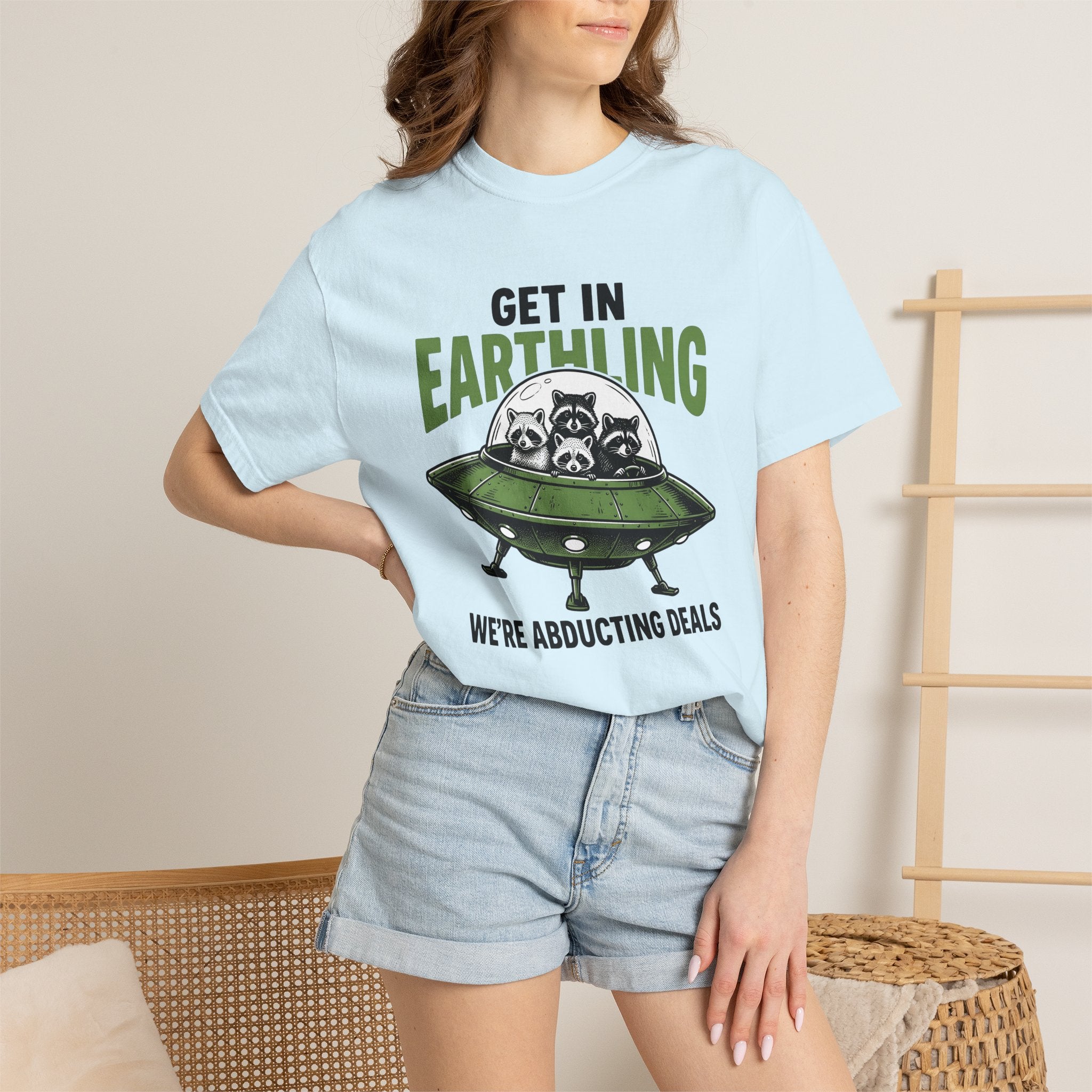 Raccoon Spaceship Shirt Funny Wildlife Gift Women Comic Tee Spacecraft T-Shirt Humor Fan Cartoon Tshirt Animal Graphic Vintage Flying Saucer