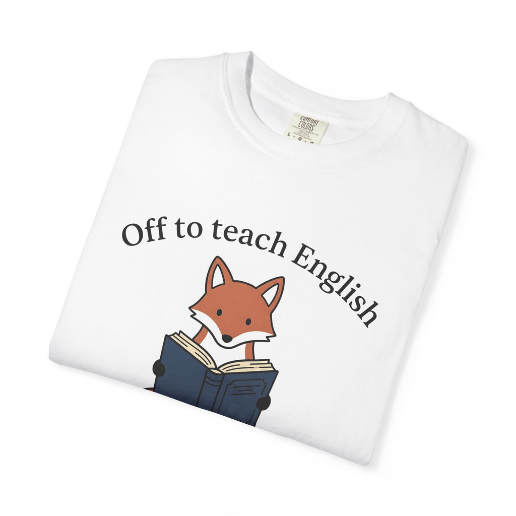 Fox Holding Book Shirt Teacher Wildlife Gift Women Kawaii Tee Vixen T-Shirt Educator Enthusiast Cute Tshirt Animal Graphic Comic Reading