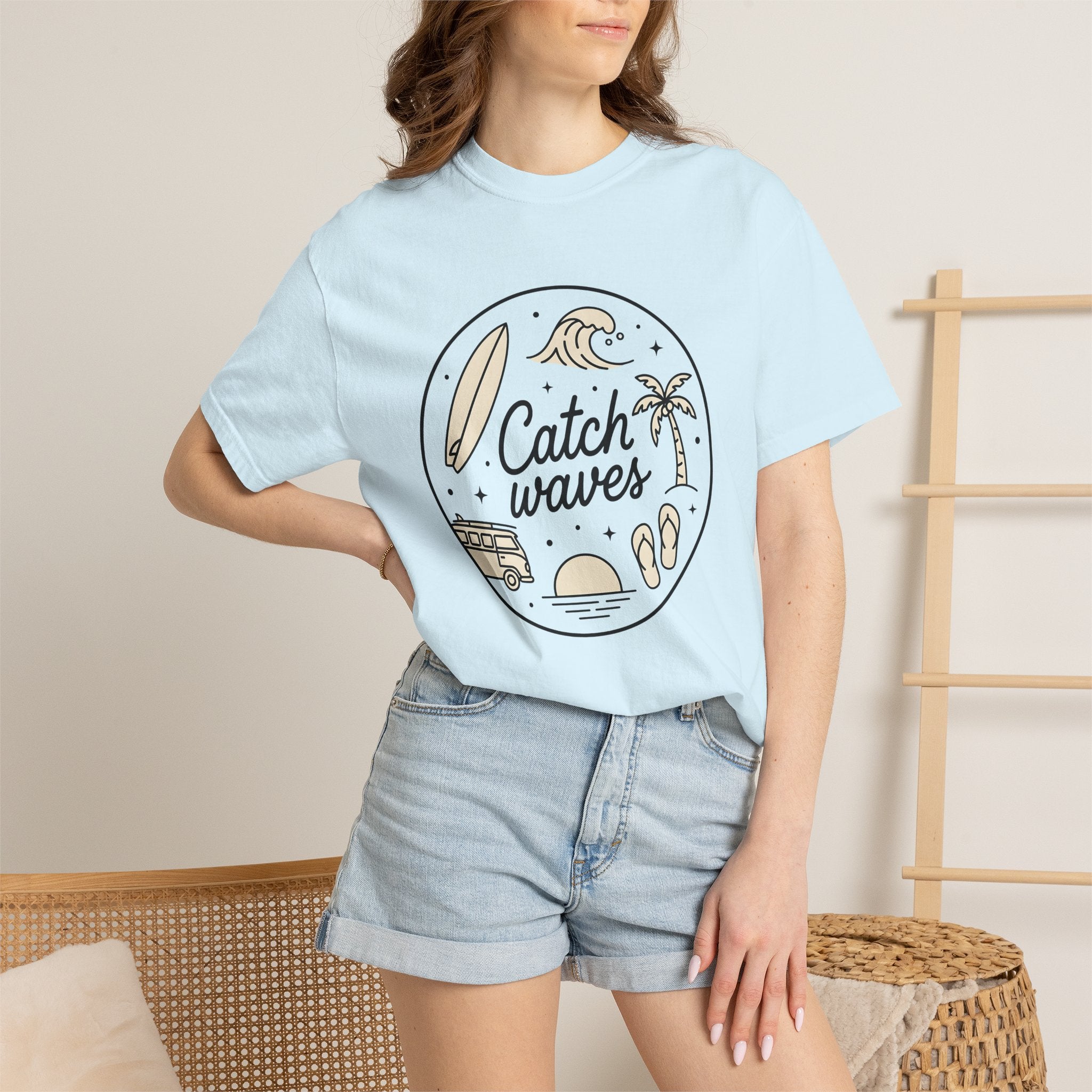 Surfboard Wave Shirt Surfing Beach Gift Women Line Art Tee Wave T-Shirt Surfer Fan Coastal Graphic Illustration Simple Drawing Minimalist