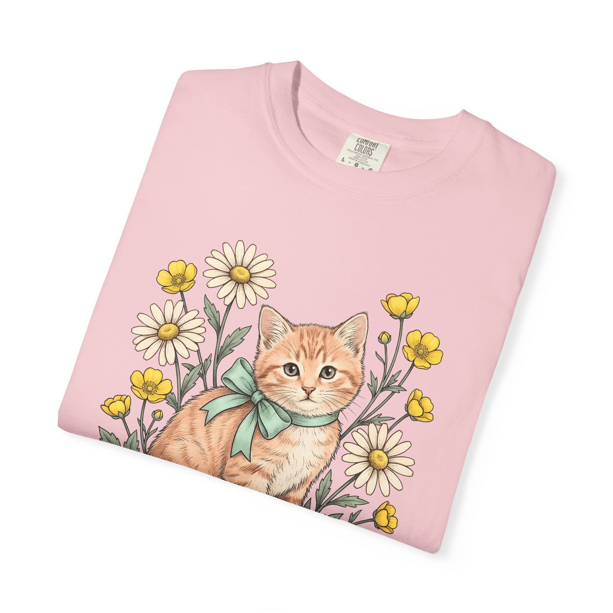 Tabby Cat Shirt Easter Floral Gift Women Hand Drawn Tee Kitten T-Shirt Easter Fan Illustrated Tshirt Floral Graphic Vintage Daisies Tshirt