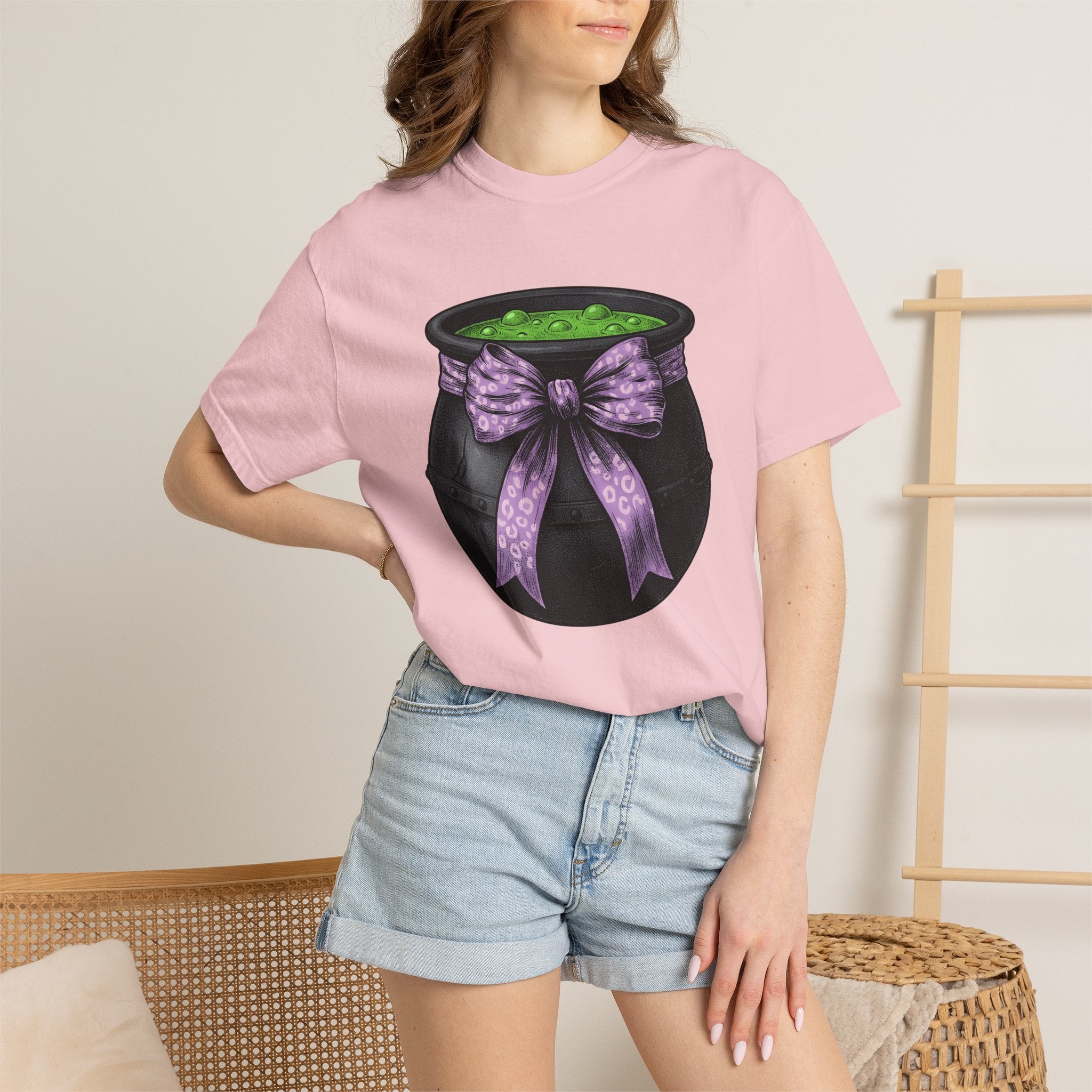 Magic Cauldron Shirt Halloween Sorcery Gift Women Dark Tee Cauldron T-Shirt Horror Fan Gothic Tshirt Witchcraft Graphic Retro Ribbon Tshirt