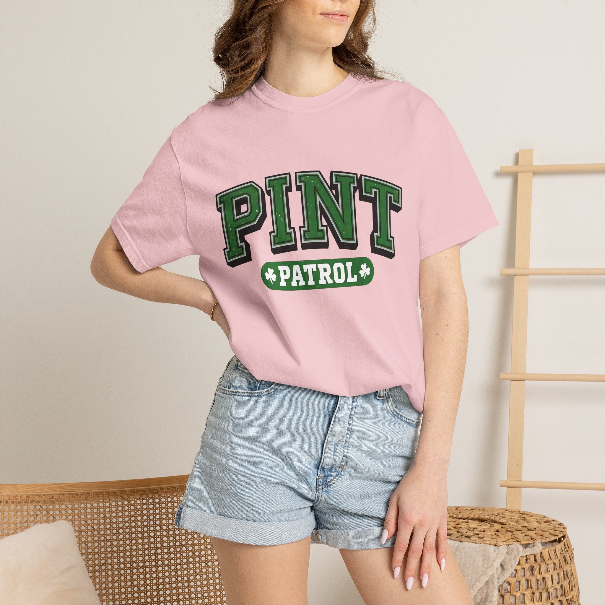 Pub Glass Saying Shirt St Patrick's Day Alcohol Gift Women Varsity Tee Pint Glass T-Shirt Irish Fan Retro Tshirt Drinking Graphic Vintage