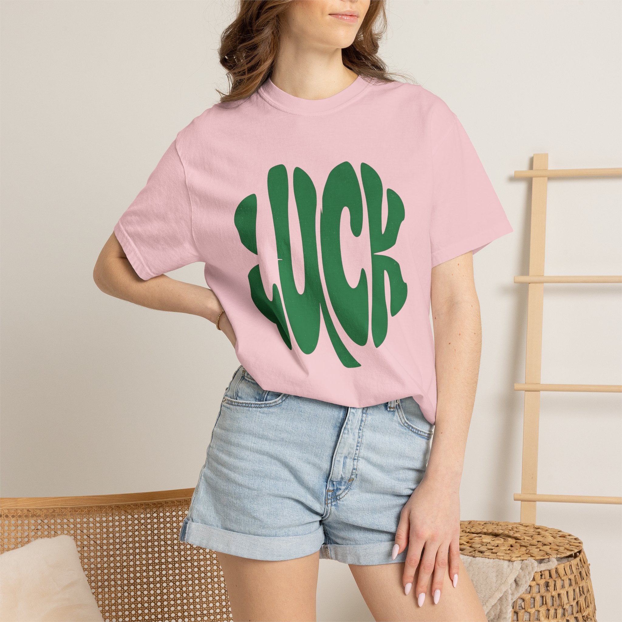 Four Leaf Clover Shirt St. Patrick's Day Celebration Gift Women Vintage Tee Shamrock T-Shirt Irish Fan Retro Tshirt Party Graphic Hand Drawn