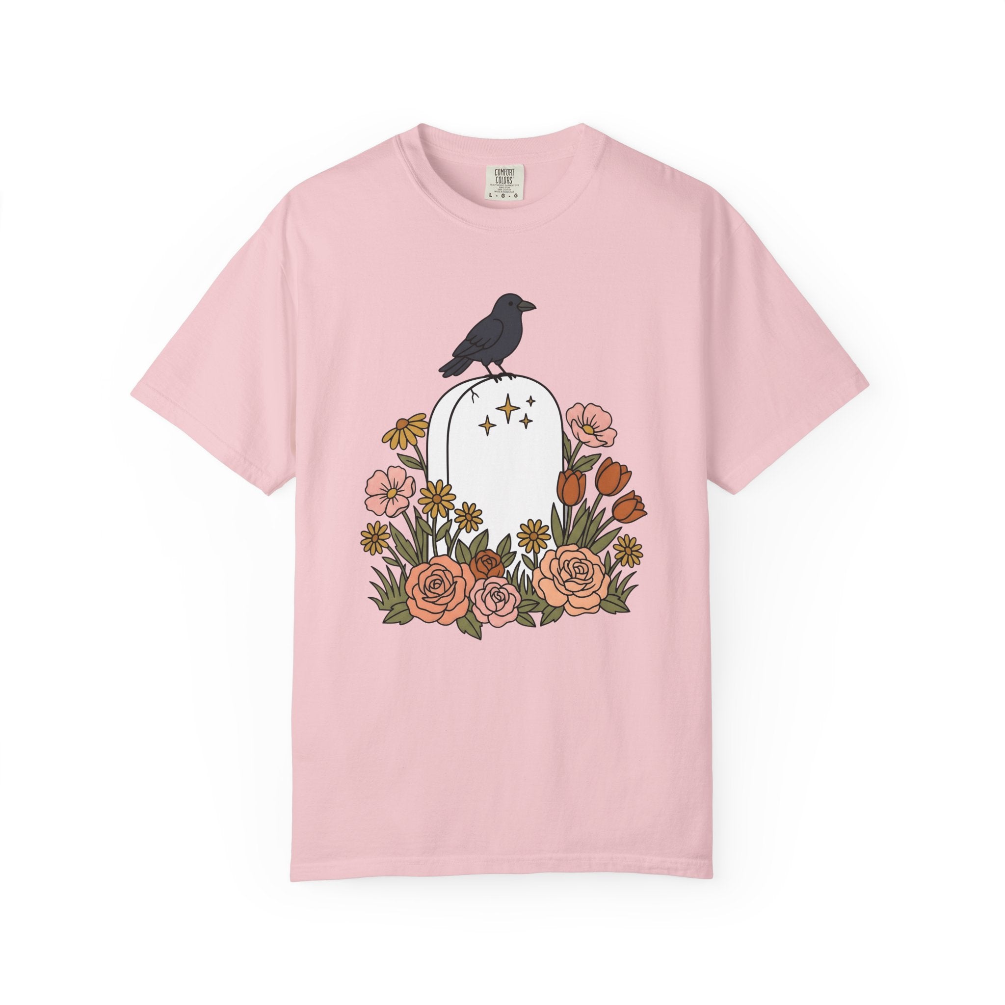 Crow Tombstone Shirt Halloween Gothic Gift Women Bold Graphic Tee Raven T-Shirt Horror Fan Dark Art Tshirt Gothic Illustration Minimal