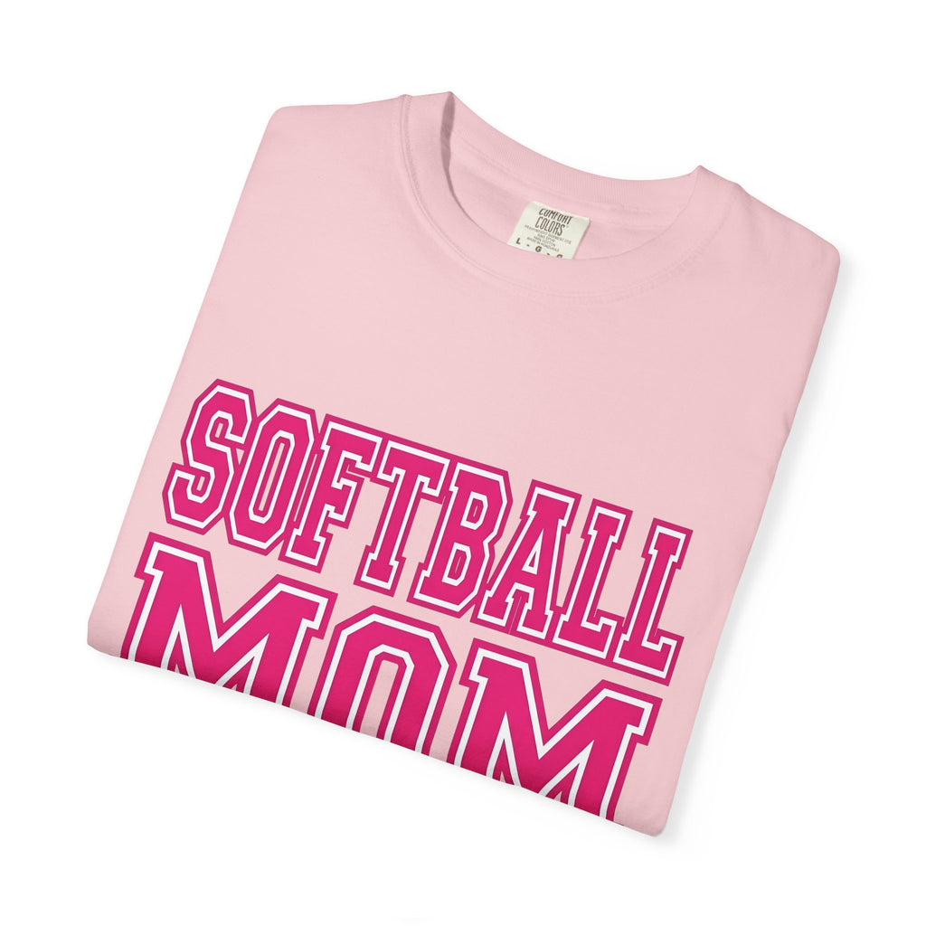 Varsity Text Shirt Moms Softball Gift Women Bold Tee Lettering T-Shirt Mom Fan Typography Tshirt Softball Graphic Retro Sports Theme Tshirt