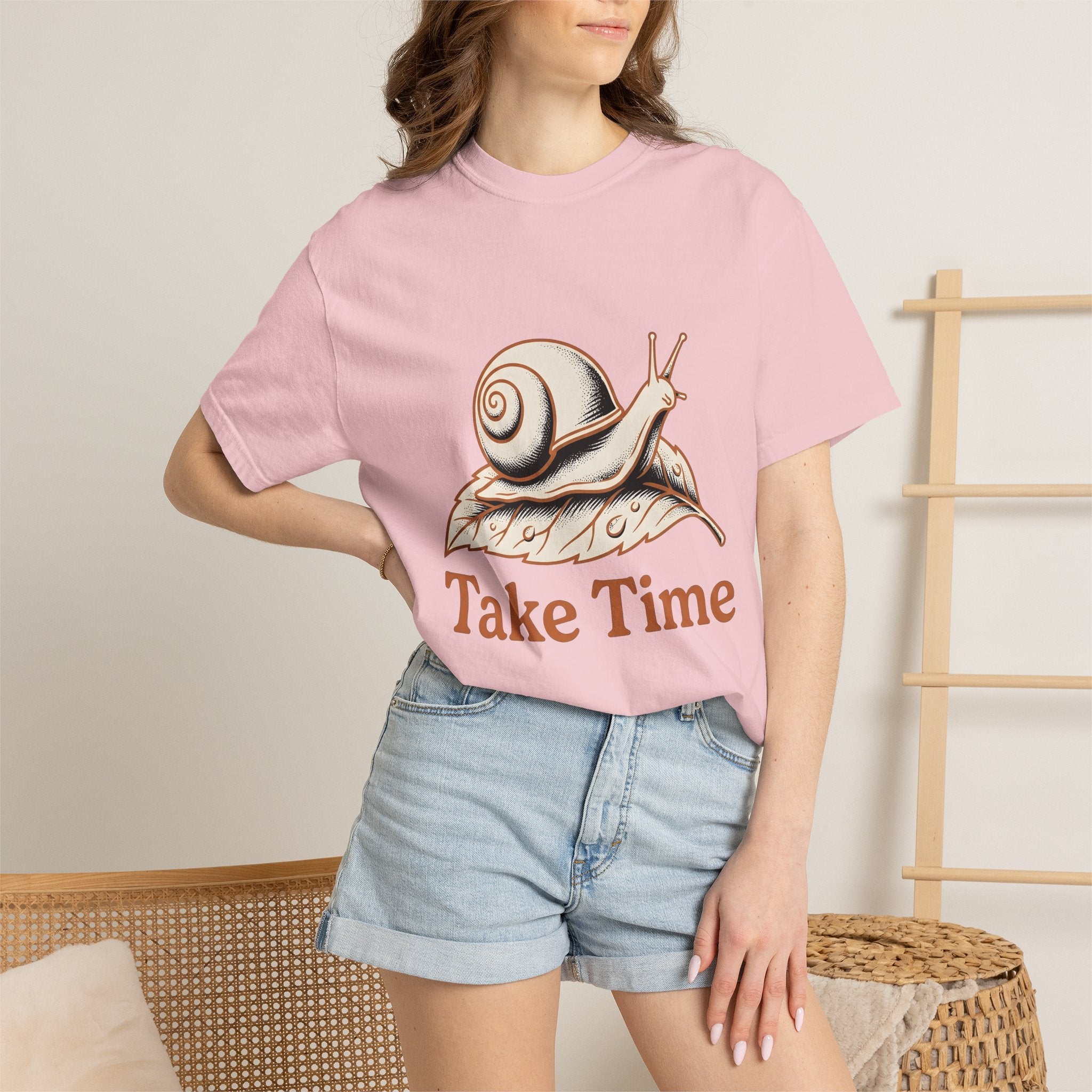 Garden Snail Leaf Shirt Snail Outdoors Gift Women Retro Tee Snail Shell T-Shirt Slug Fan Garden Tshirt Vintage Graphic Outdoors Design