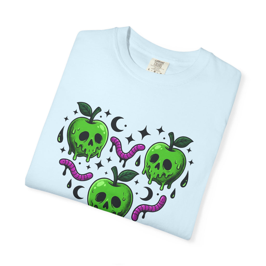 Toxic Apple Shirt Halloween Emo Gift Women Horror Tee Poisoned Apple T-Shirt Spooky Fan Macabre Tshirt Goth Graphic Line Art Grub Tshirt