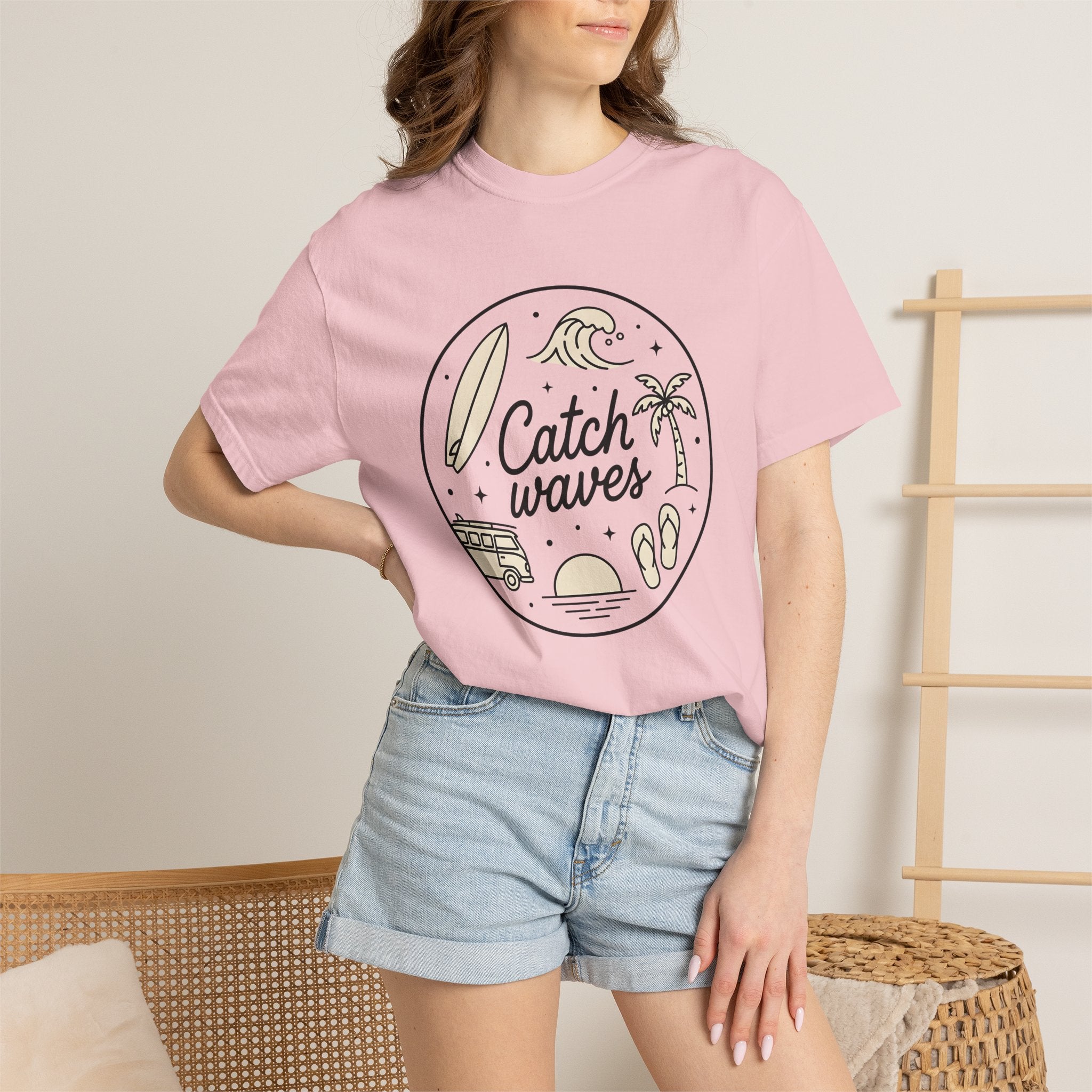 Surfboard Wave Shirt Surfing Beach Gift Women Line Art Tee Wave T-Shirt Surfer Fan Coastal Graphic Illustration Simple Drawing Minimalist