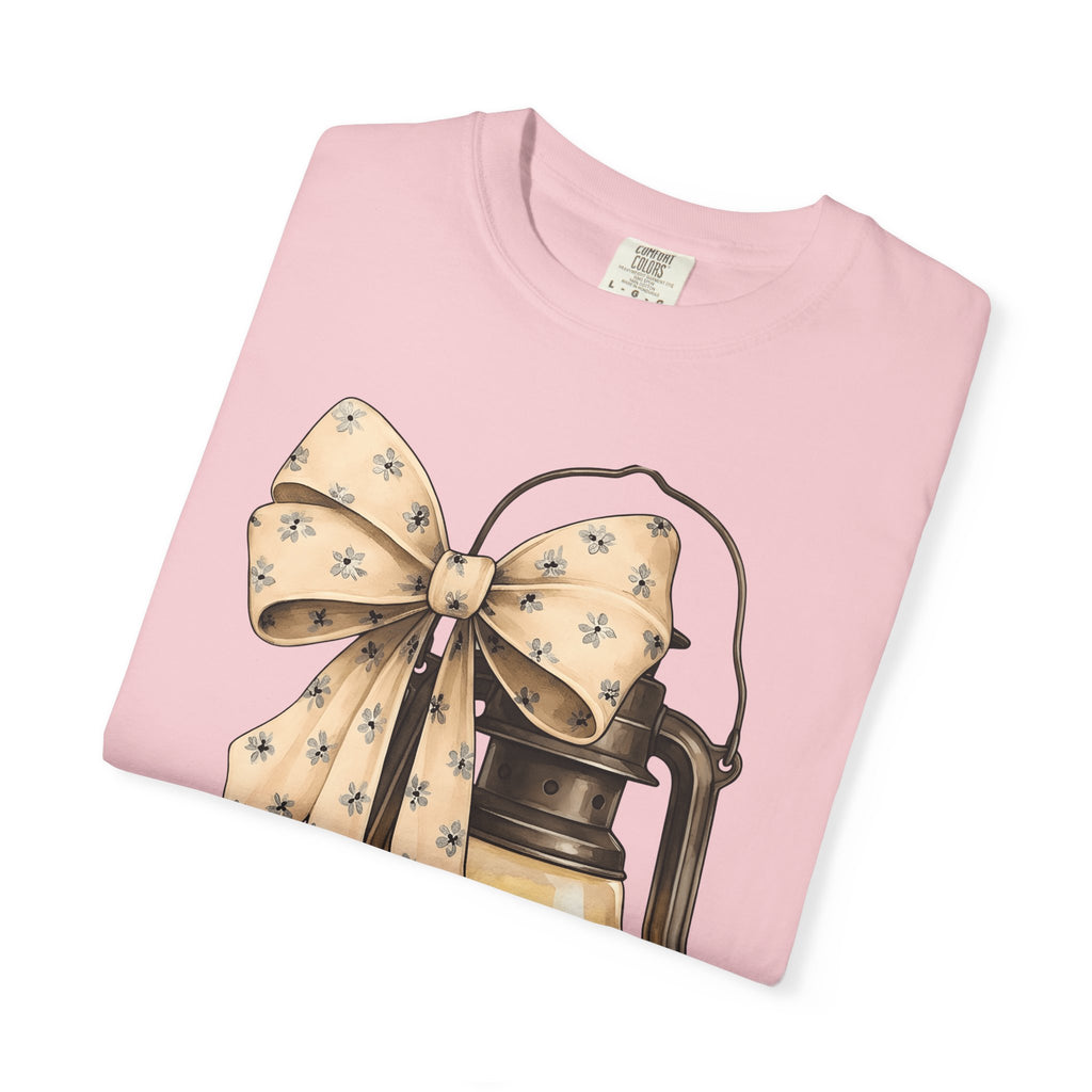 Lantern Lamp Shirt Cowgirl Rodeo Gift Women Shabby Chic Tee Lantern T-Shirt Cowgirl Fan Rustic Tshirt Rodeo Graphic Old Fashioned Flower Bow