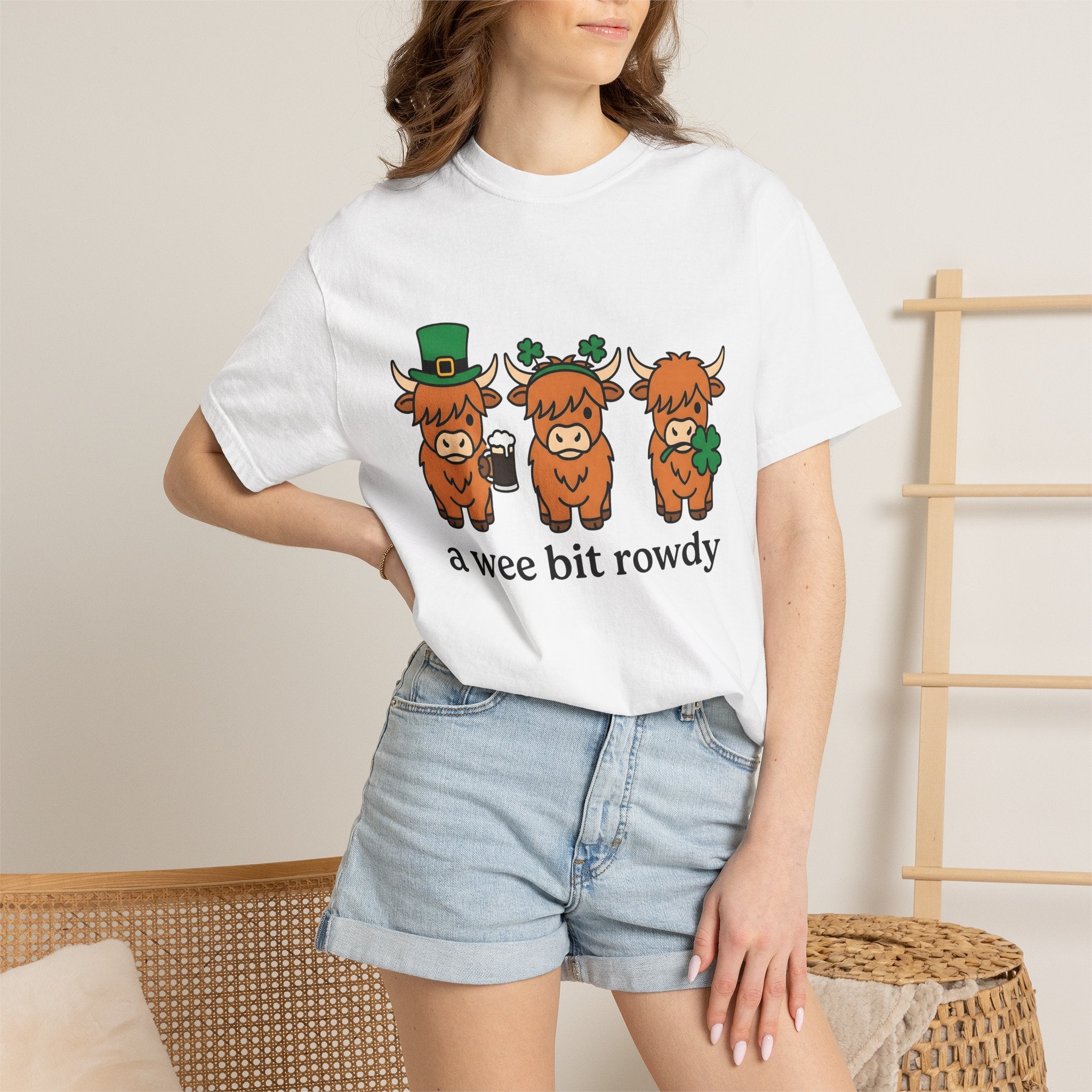 Highland Cow Shirt St Patrick's Day Animal Gift Women Cute Tee Cow T-Shirt St Patricks Fan Cute Tshirt Creature Graphic Cartoon Shamrock
